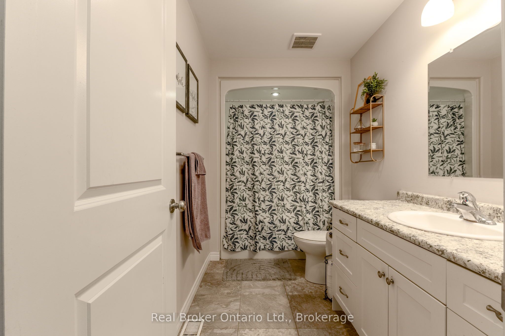 204 Golf Course Road Property Photo 16