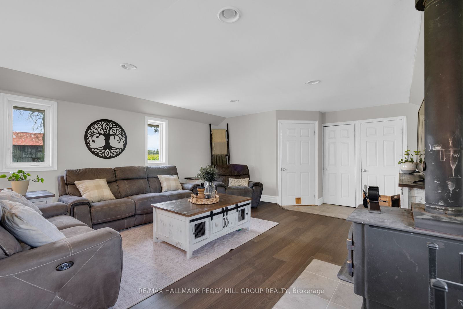 4295 Horseshoe Valley Road W Property Photo 4