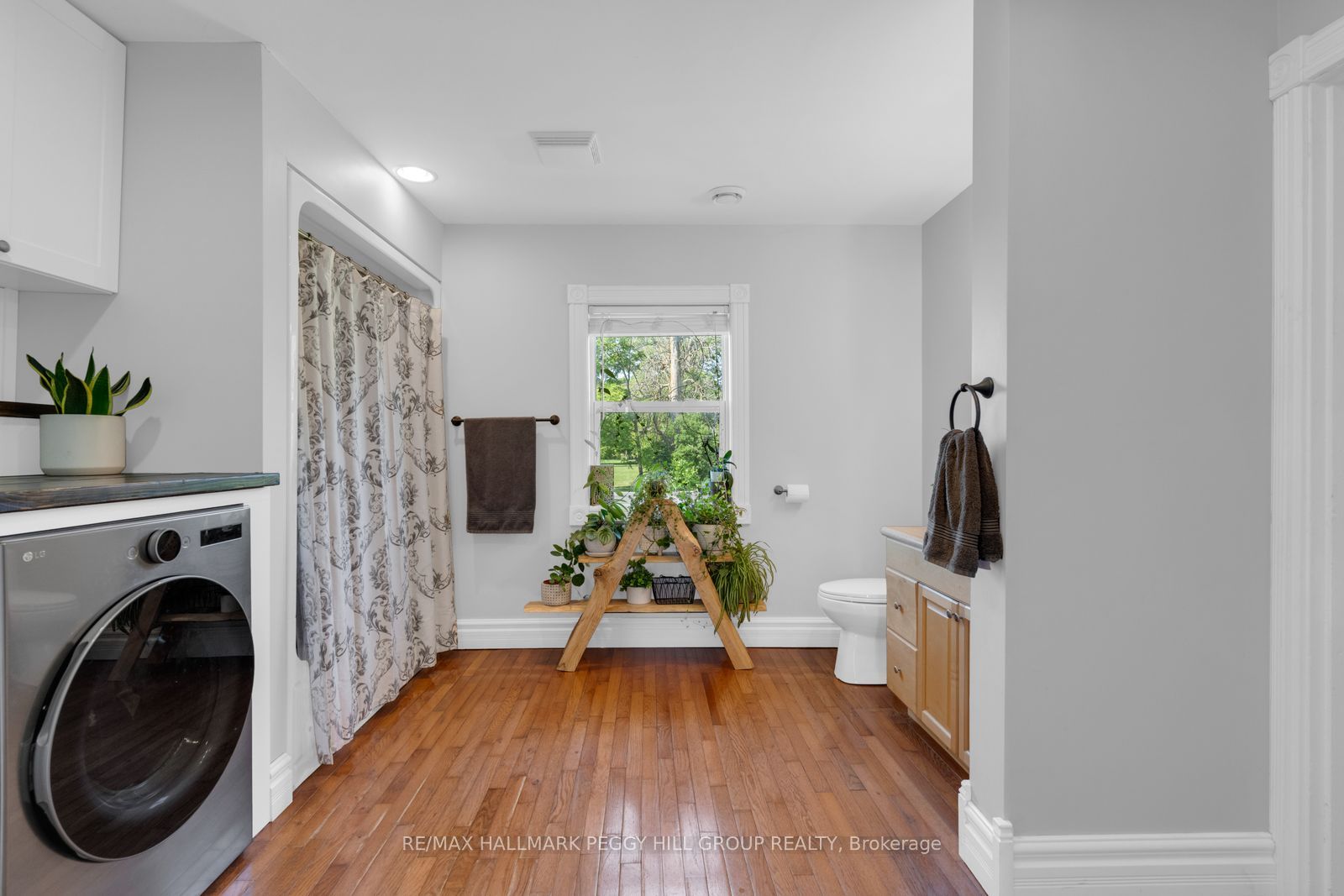 4295 Horseshoe Valley Road W Property Photo 11