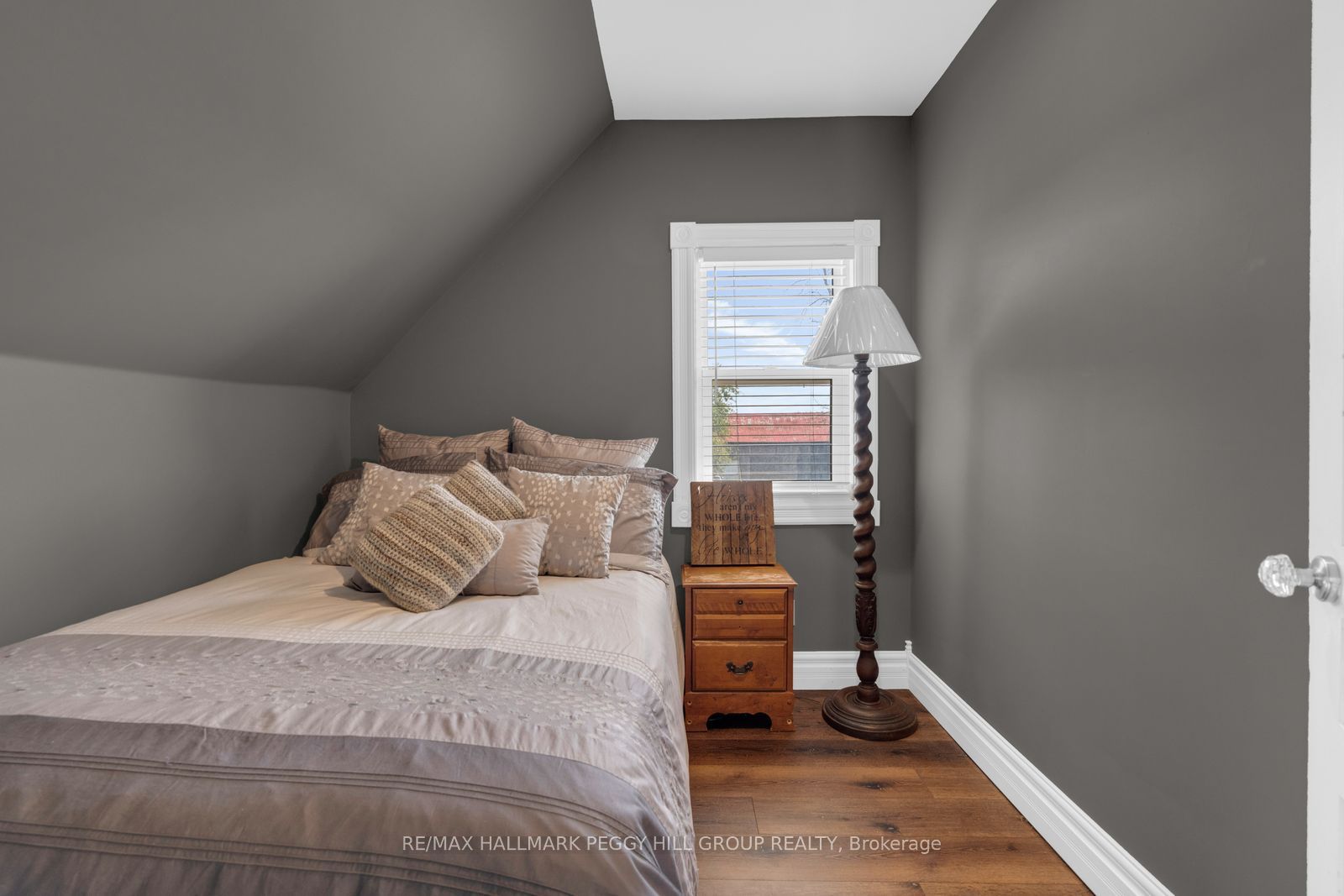 4295 Horseshoe Valley Road W Property Photo 13