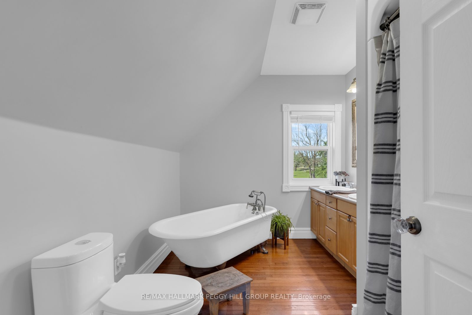 4295 Horseshoe Valley Road W Property Photo 16