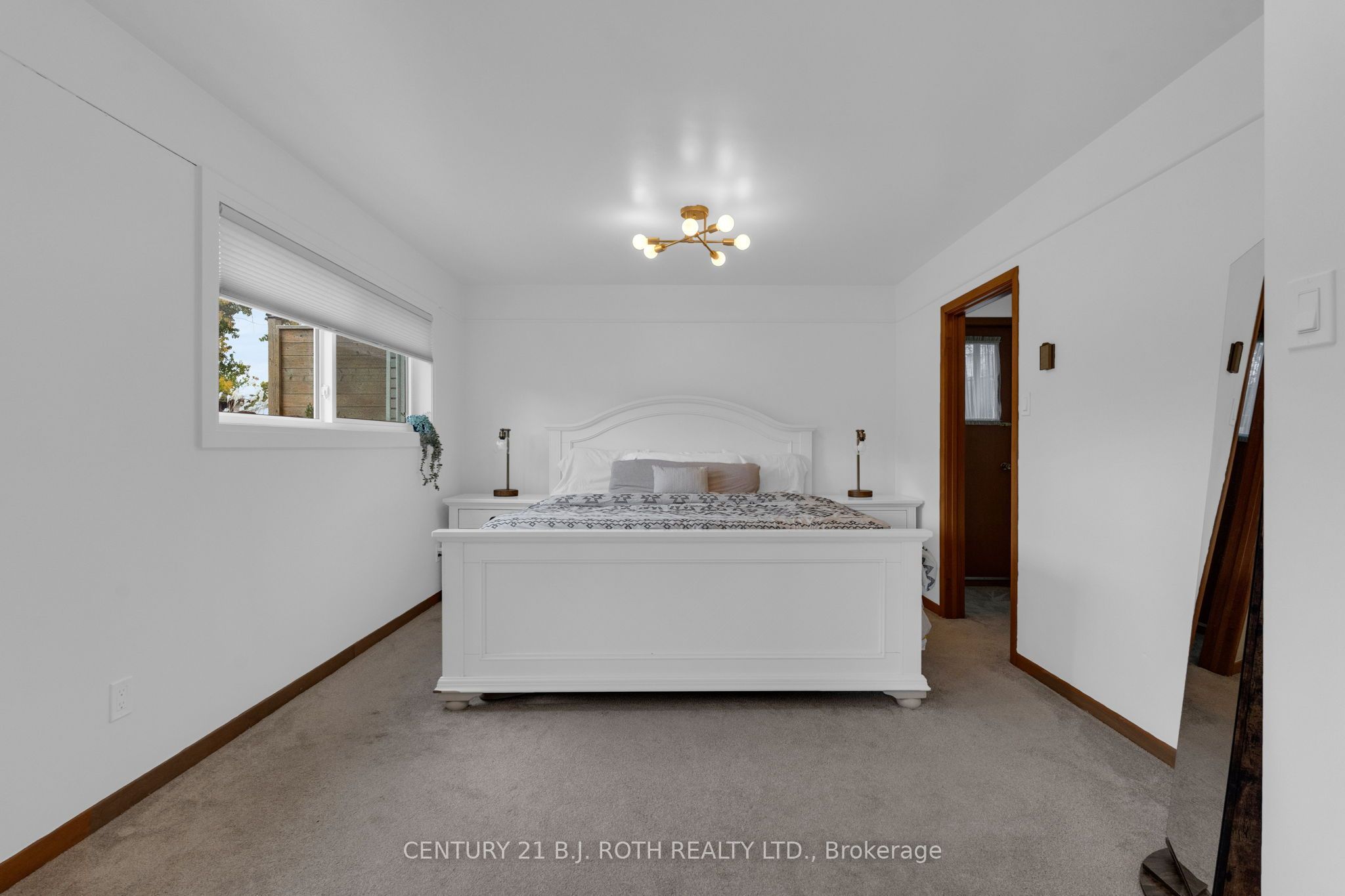 254 Grove Street E Property Photo 17