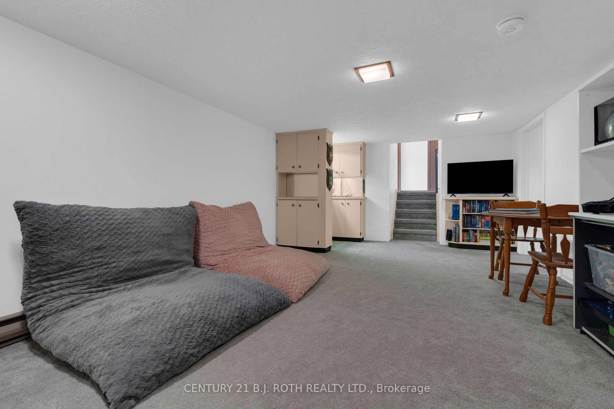 254 Grove Street E Property Photo 27