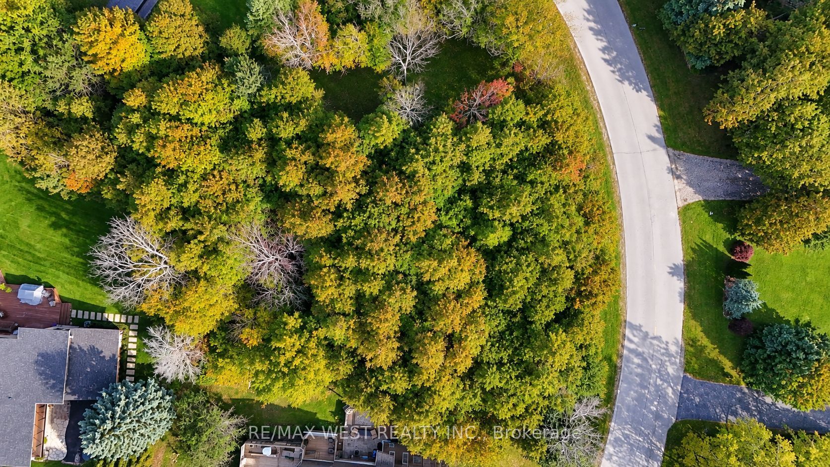 32 Slalom Gate Road Property Photo 2