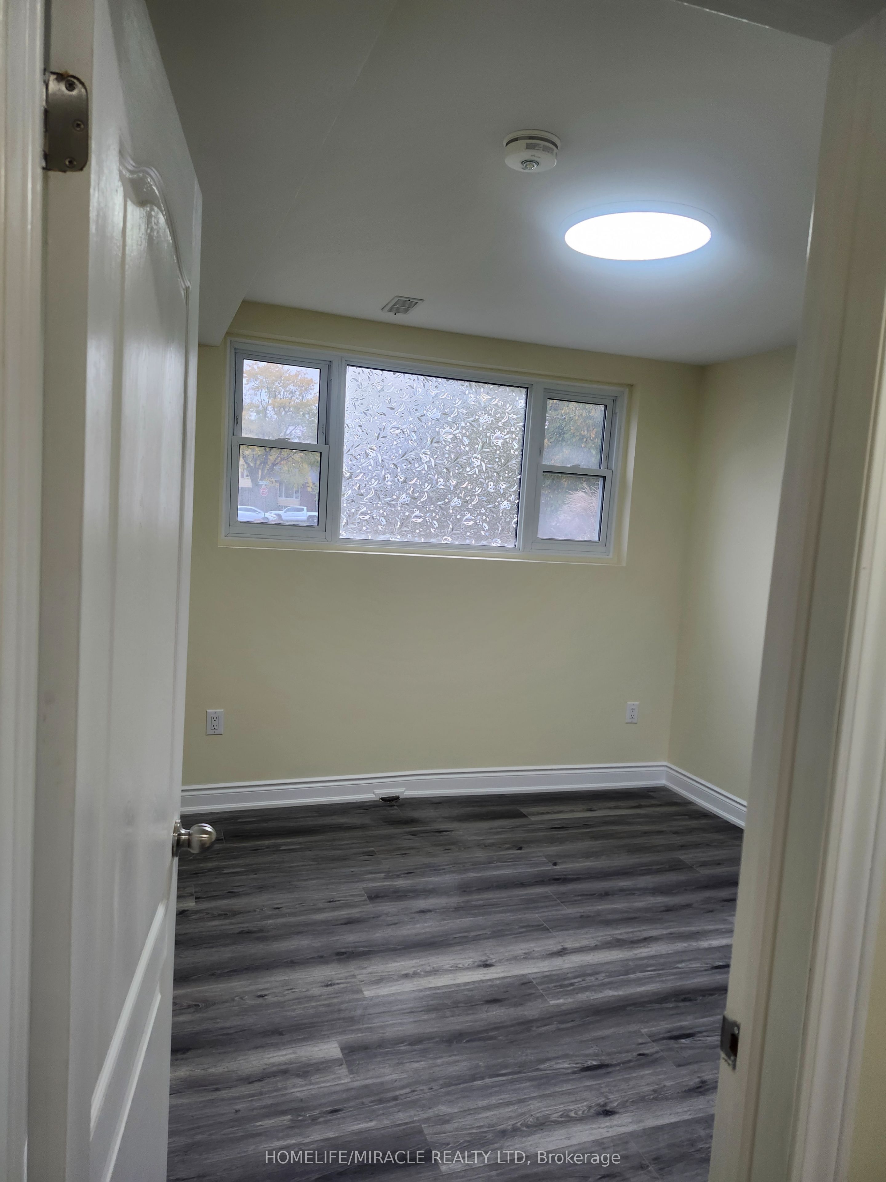 6 Wall Court Basement Property Photo 2