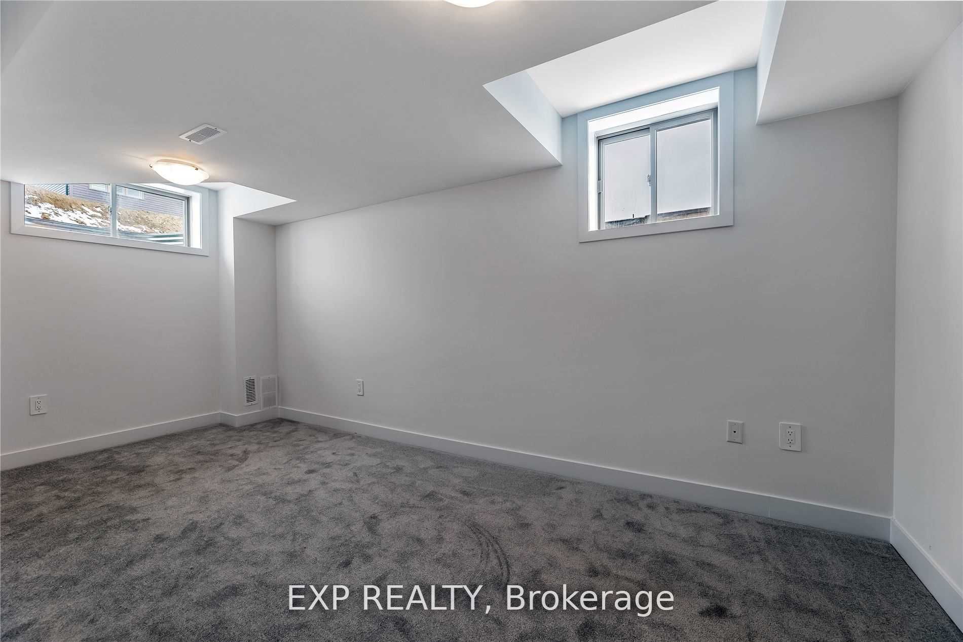 11 Evergreen Terrace Property Photo 24