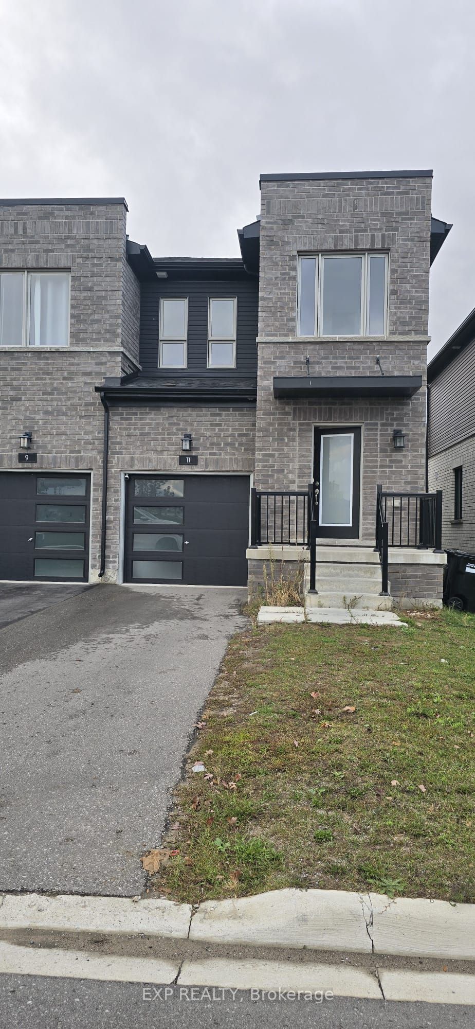 11 Evergreen Terrace Property Photo 1