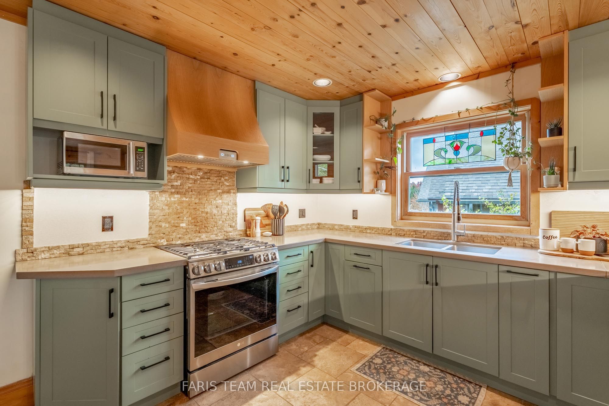 17 Bridle Path Property Photo 5