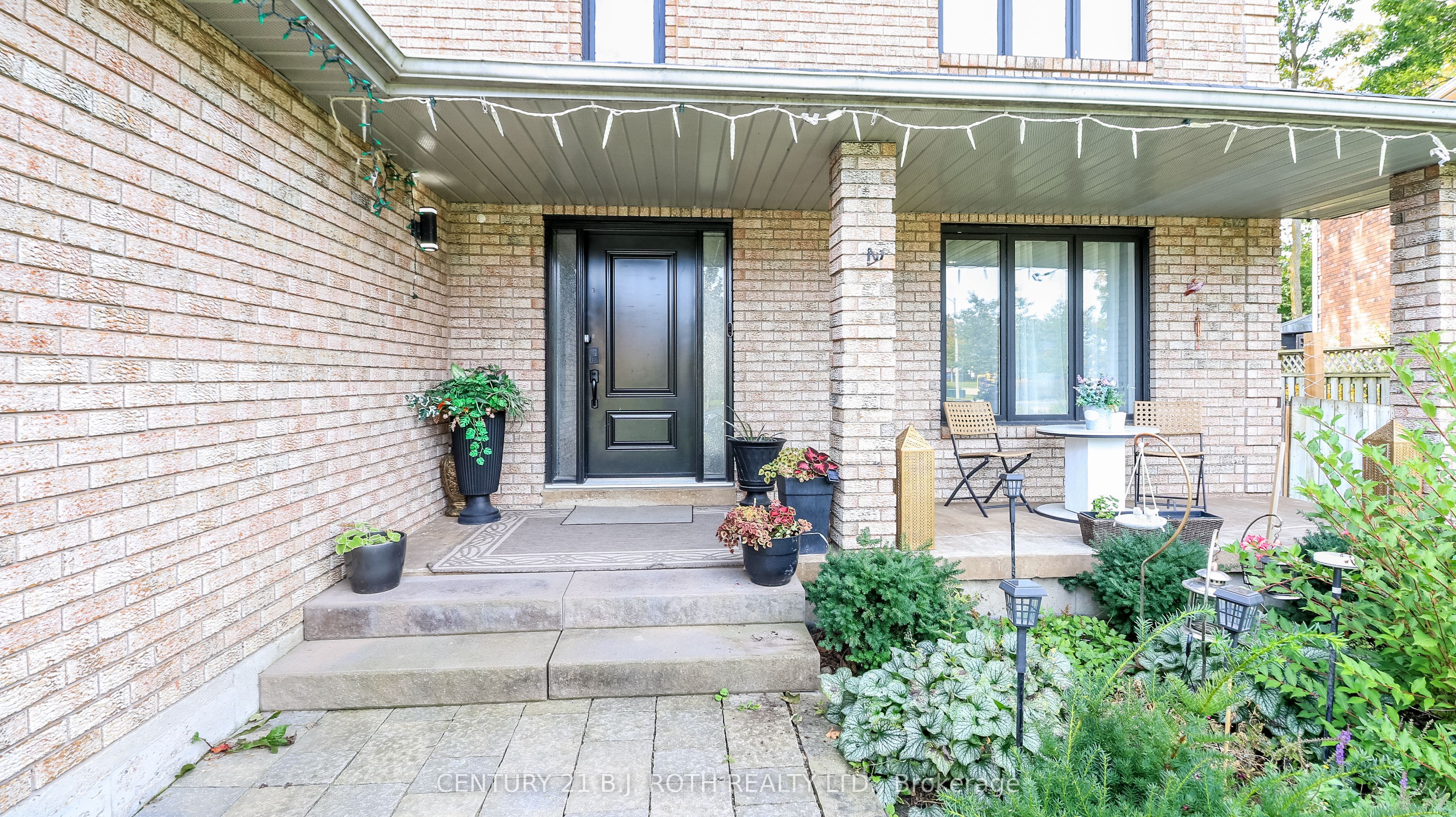 61 Barwick Drive W Property Photo 2