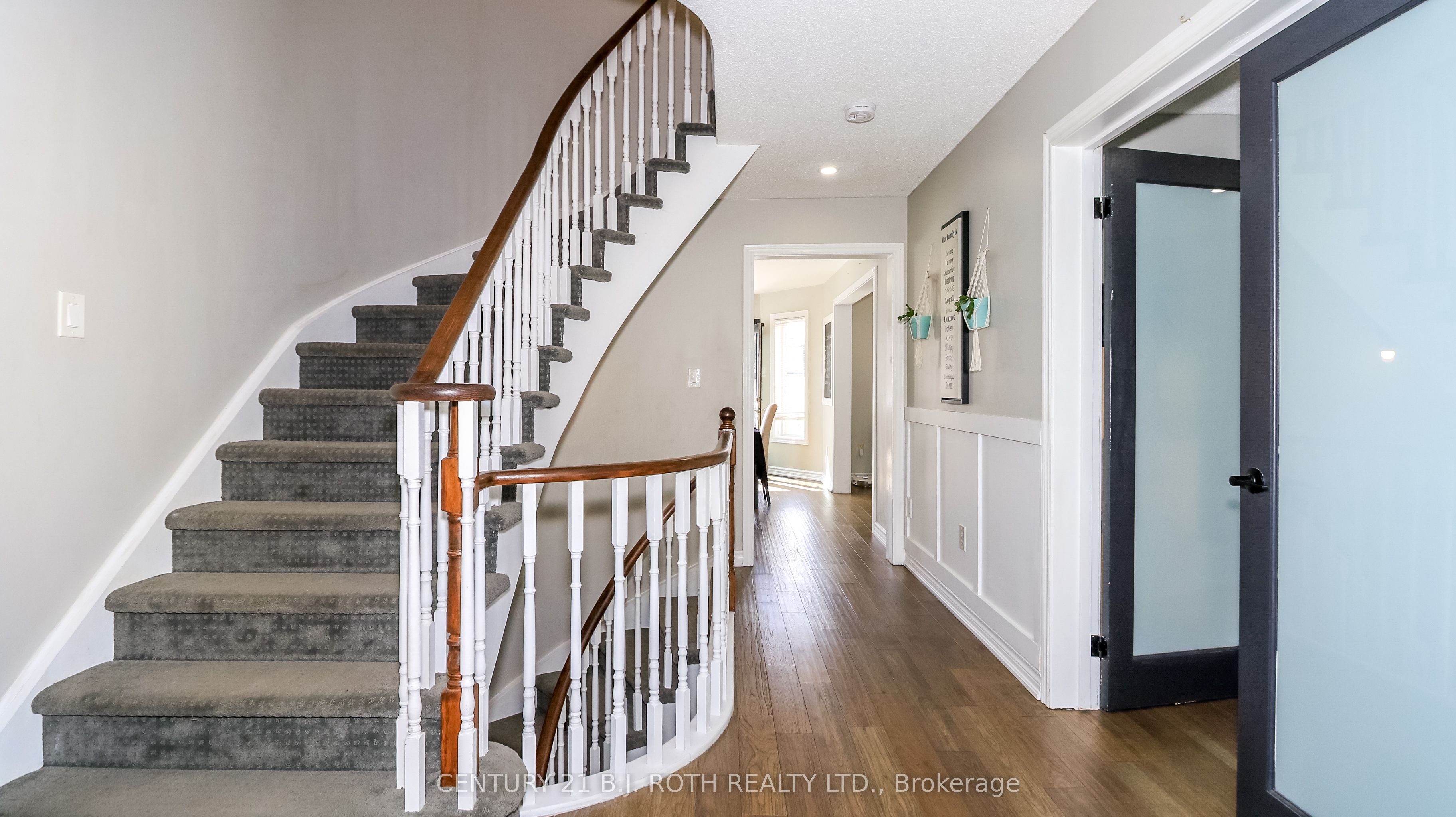 61 Barwick Drive W Property Photo 4