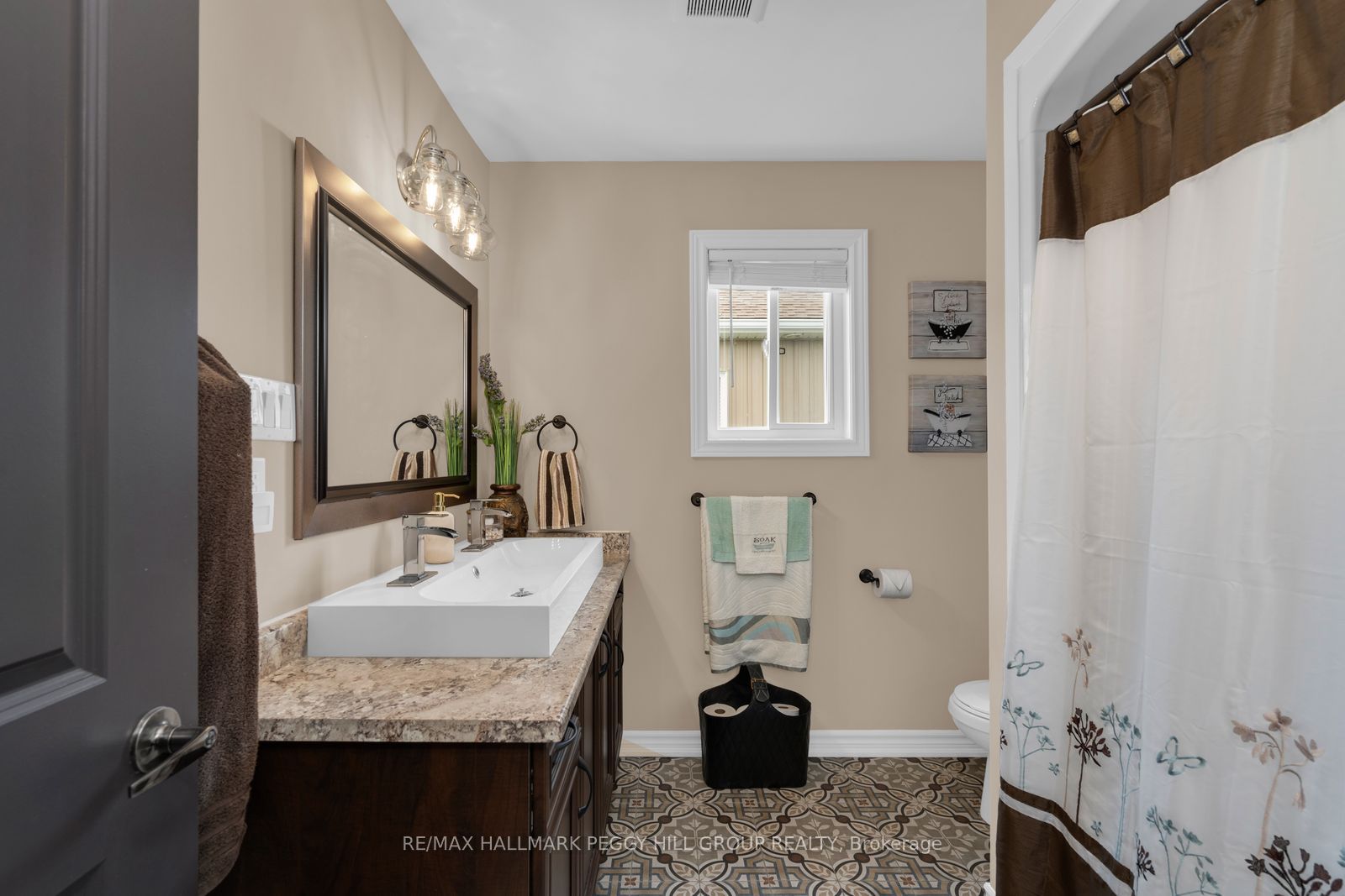 271 Quebec Street Property Photo 8