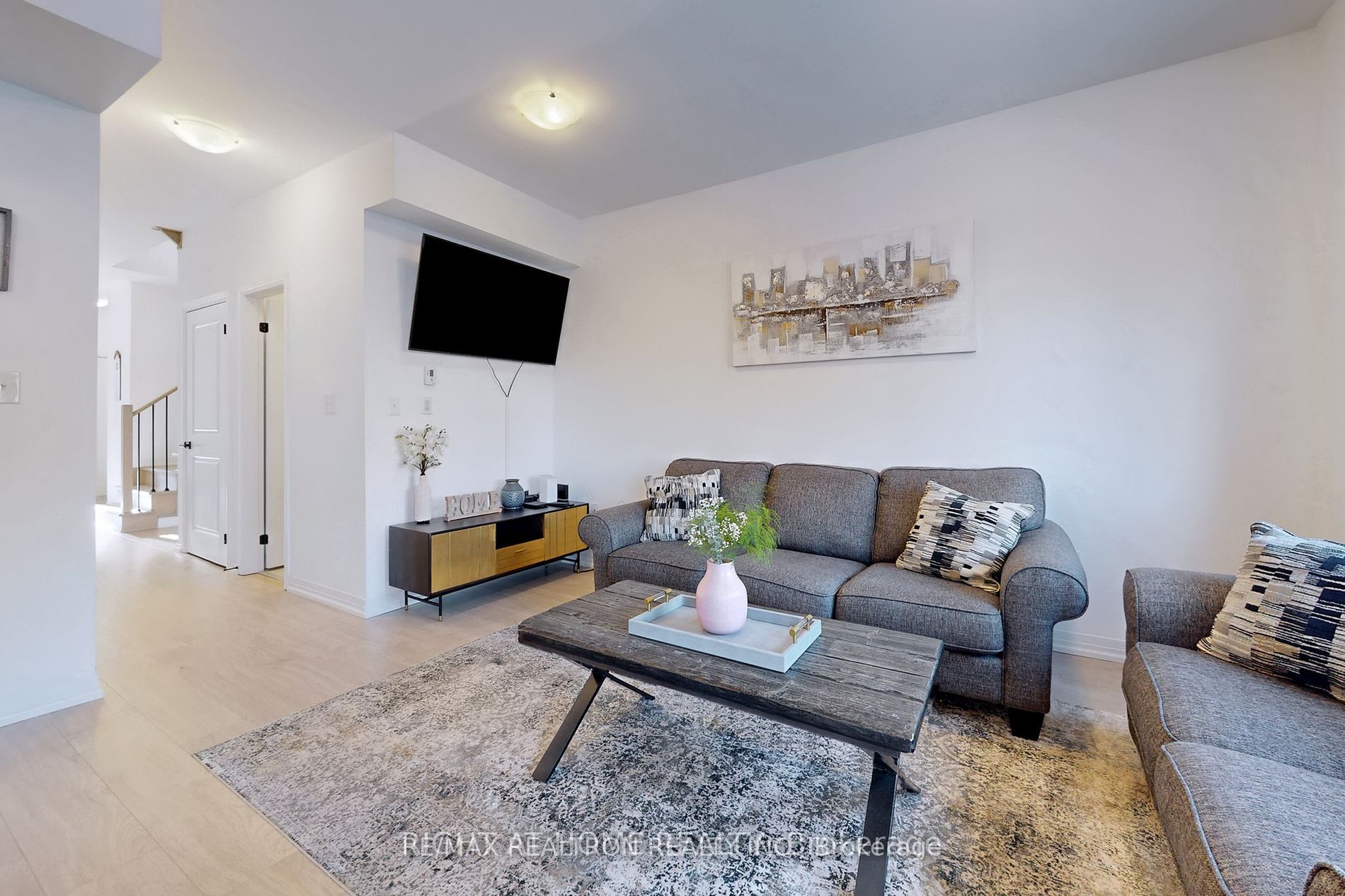 98 Fairlane Avenue Property Photo 3