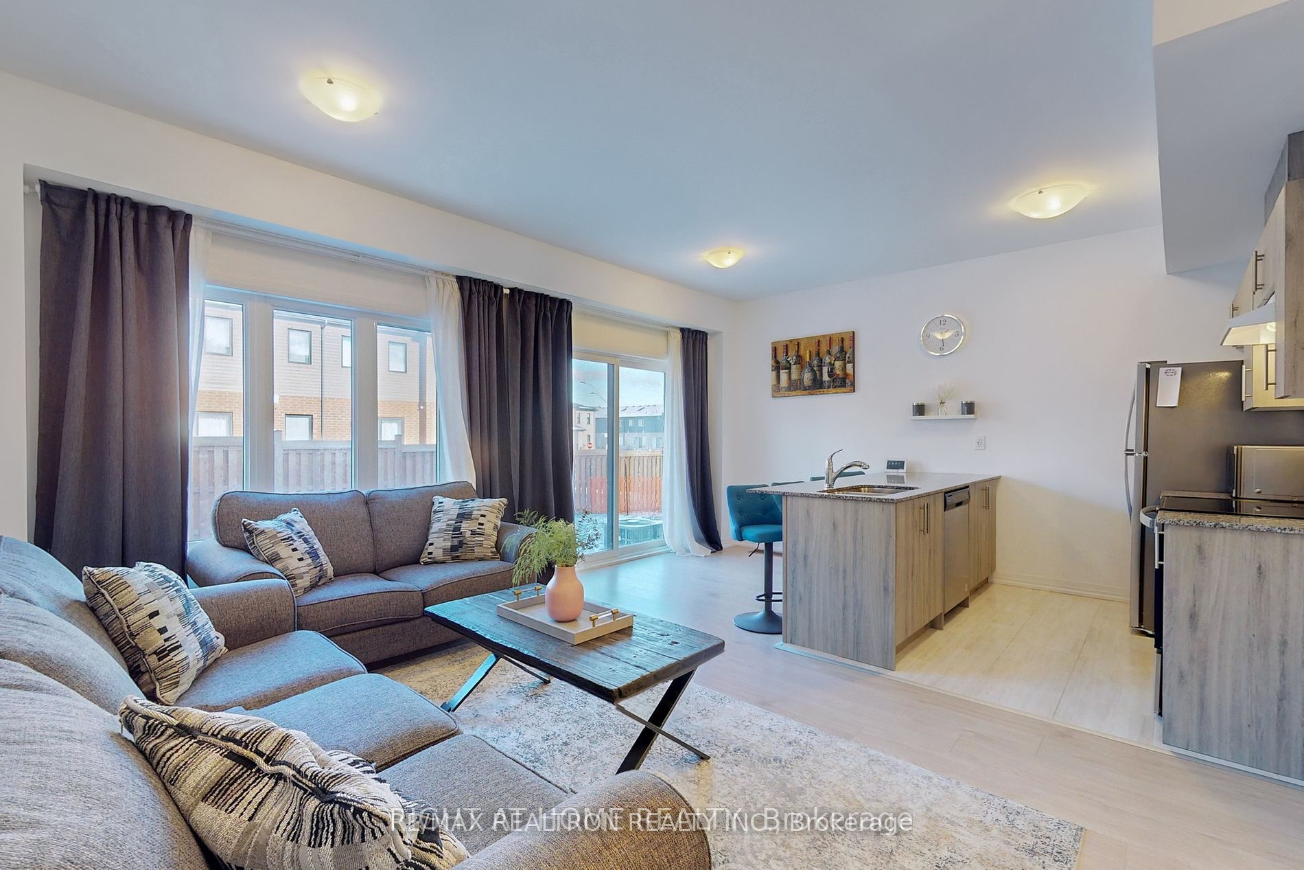 98 Fairlane Avenue Property Photo 8