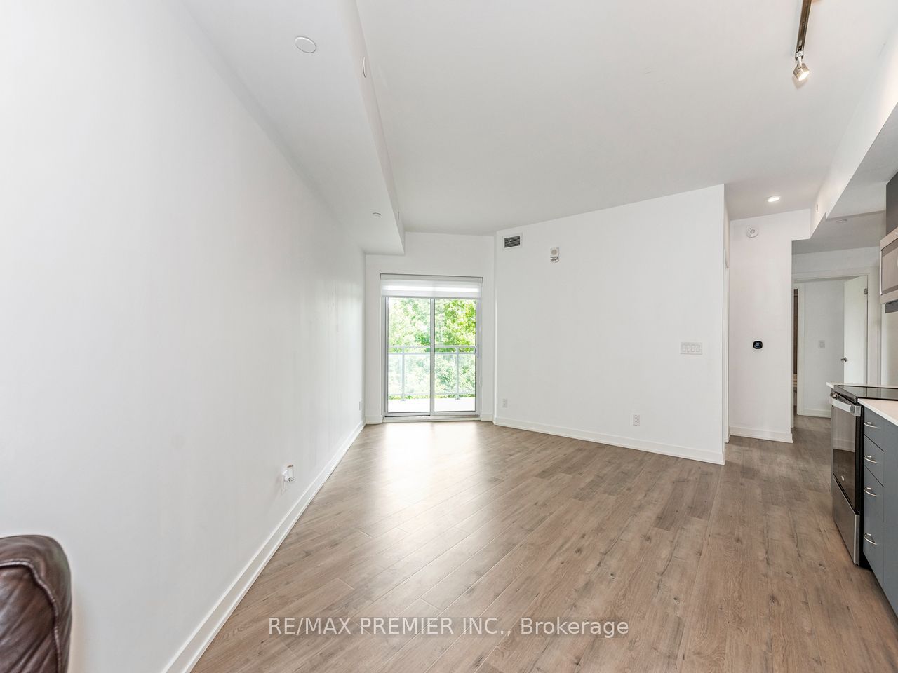 56 Lakeside Terrace 408 Property Photo 18