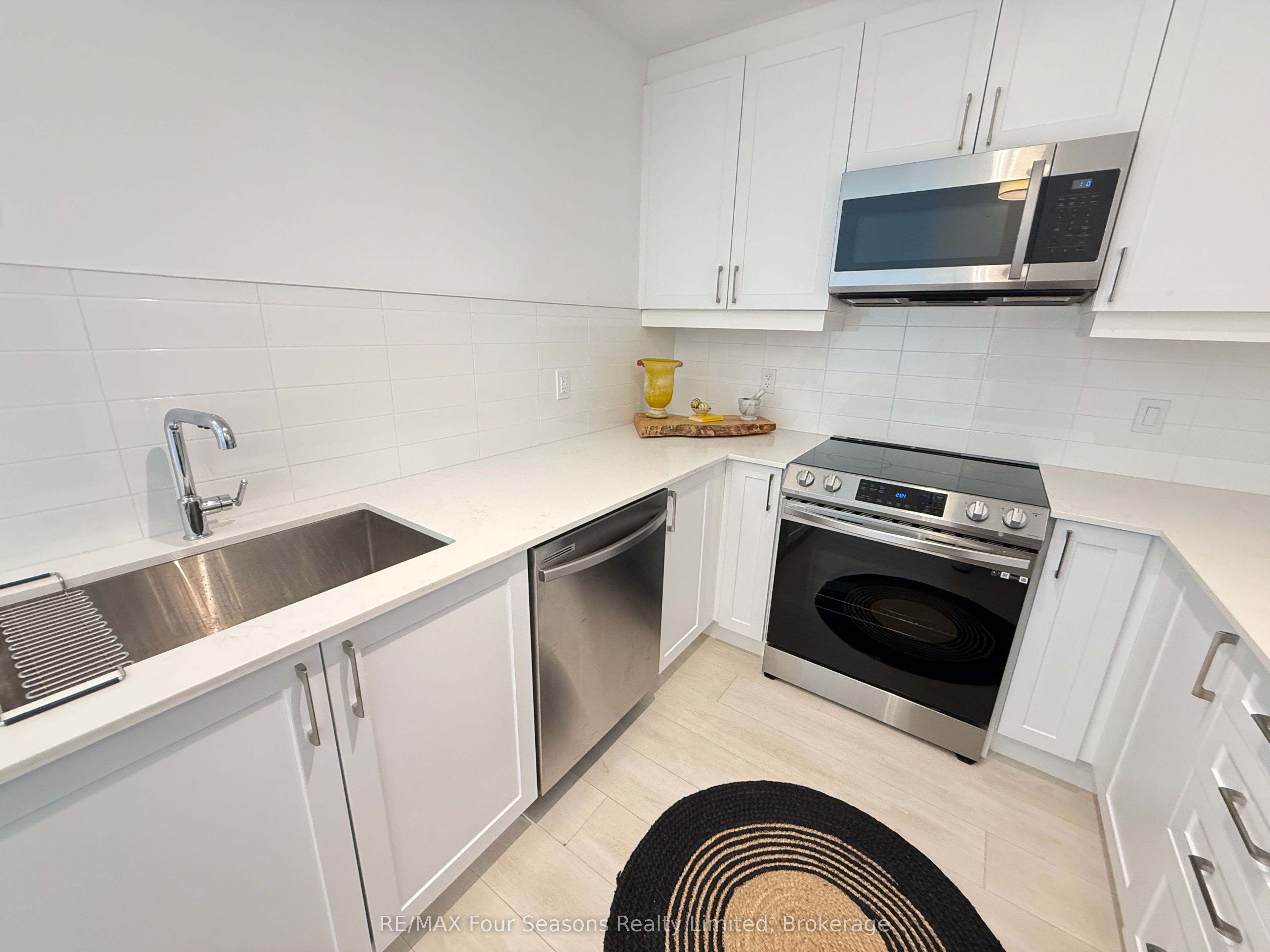 1 Hume Street W 514 Property Photo 7