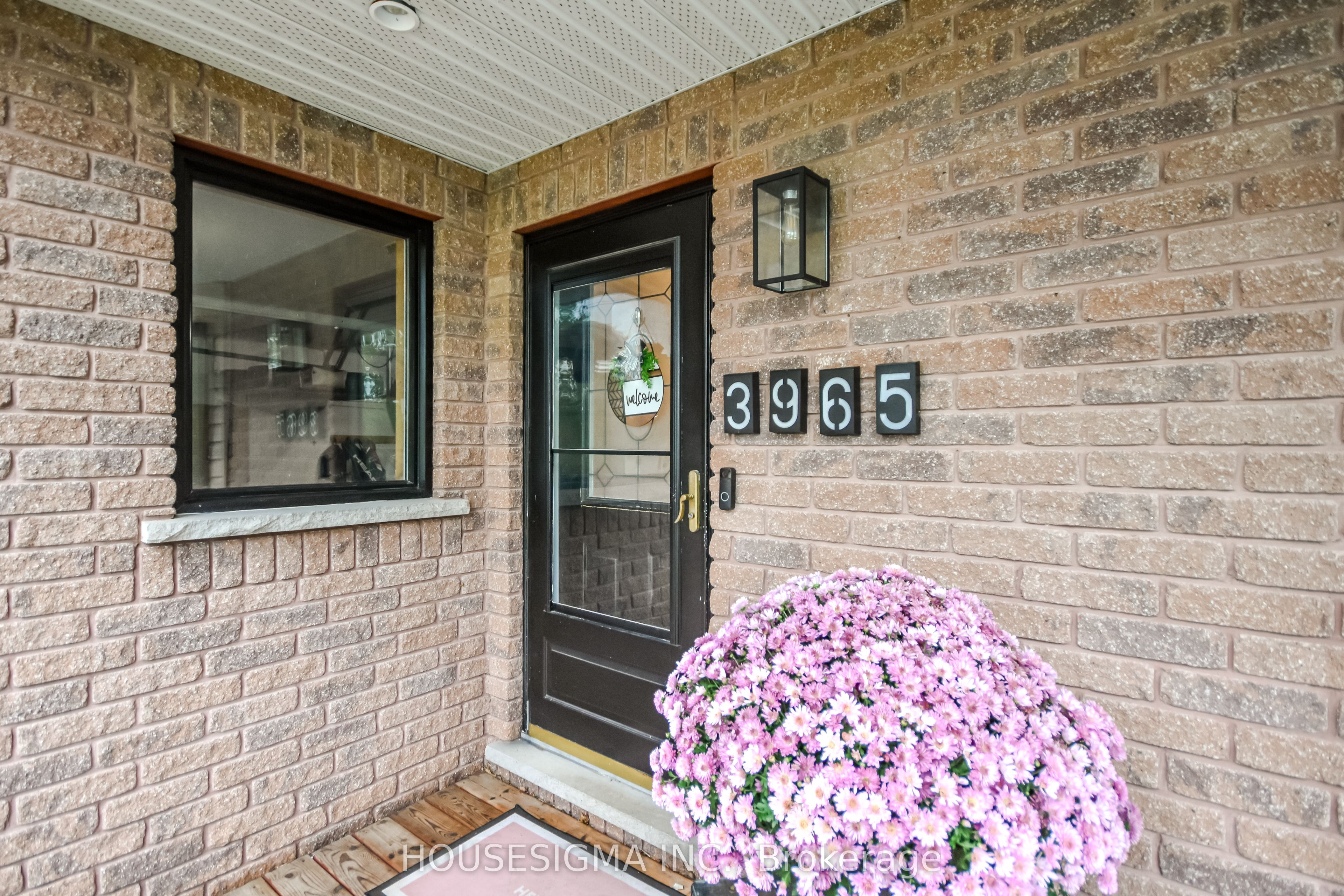 3965 Parkside Drive Property Photo 2