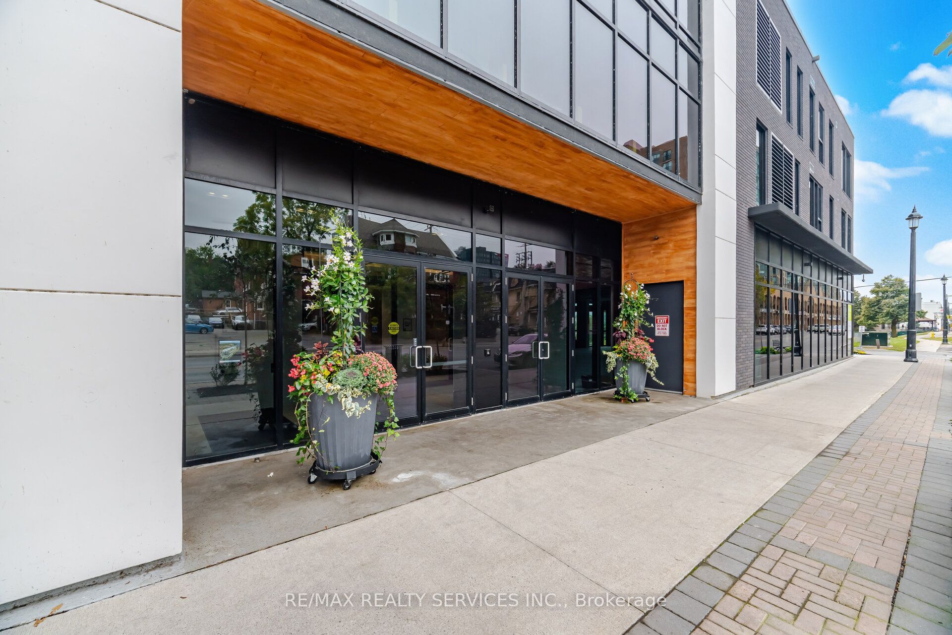 185 Dunlop Street E 620 Property Photo 2