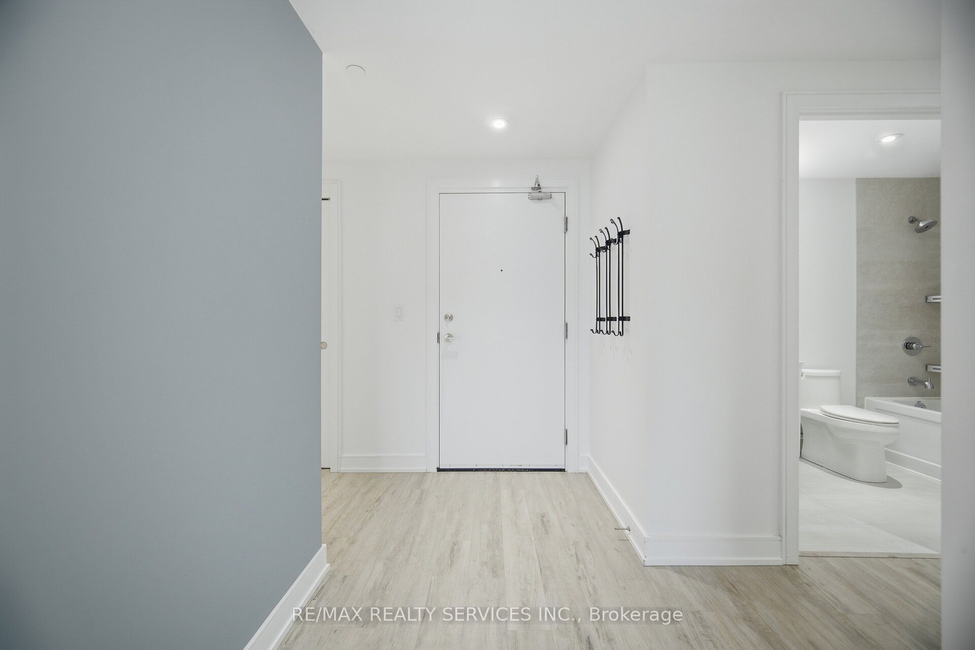 185 Dunlop Street E 620 Property Photo 6