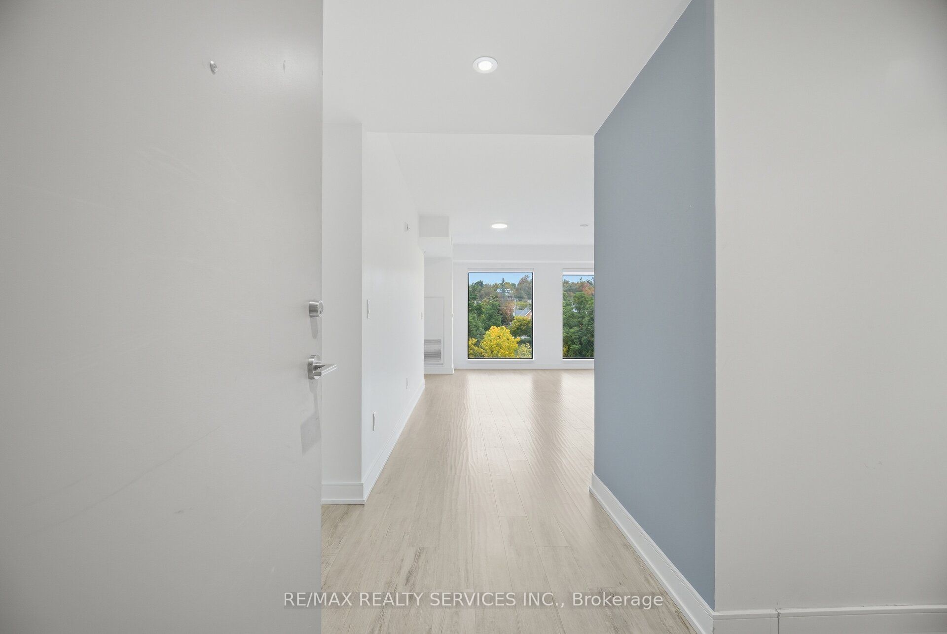 185 Dunlop Street E 620 Property Photo 7