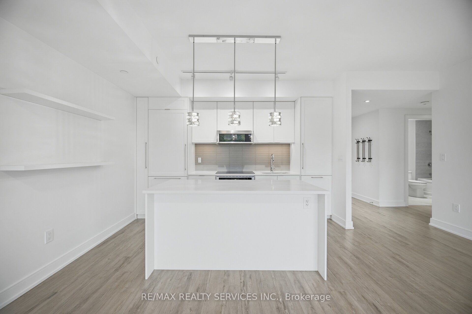 185 Dunlop Street E 620 Property Photo 8