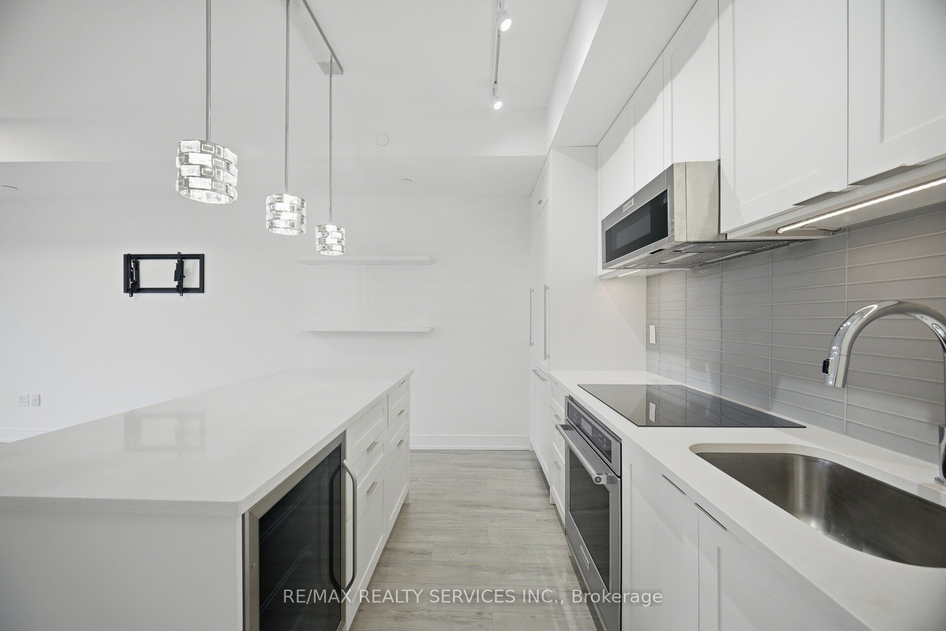 185 Dunlop Street E 620 Property Photo 11