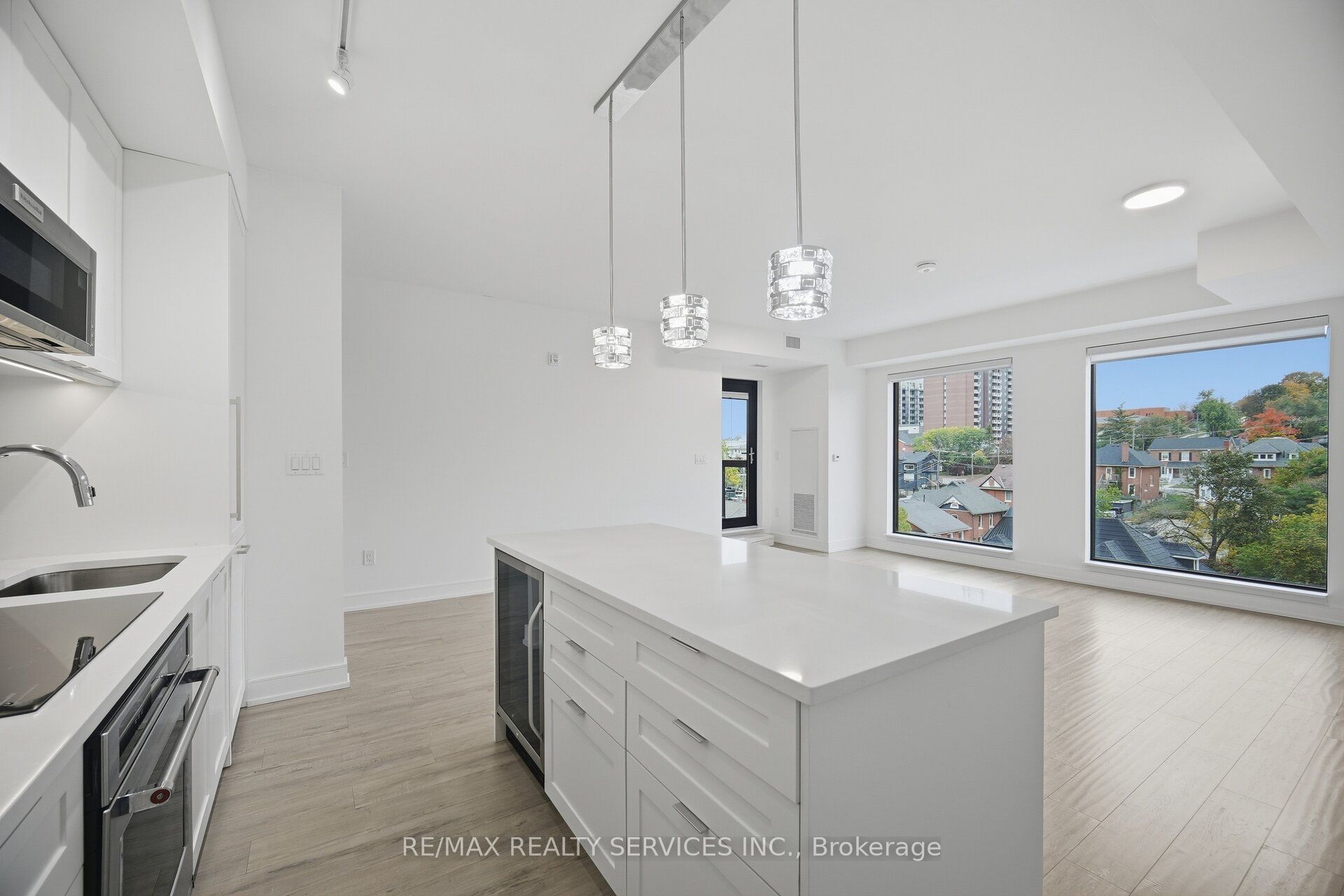 185 Dunlop Street E 620 Property Photo 12
