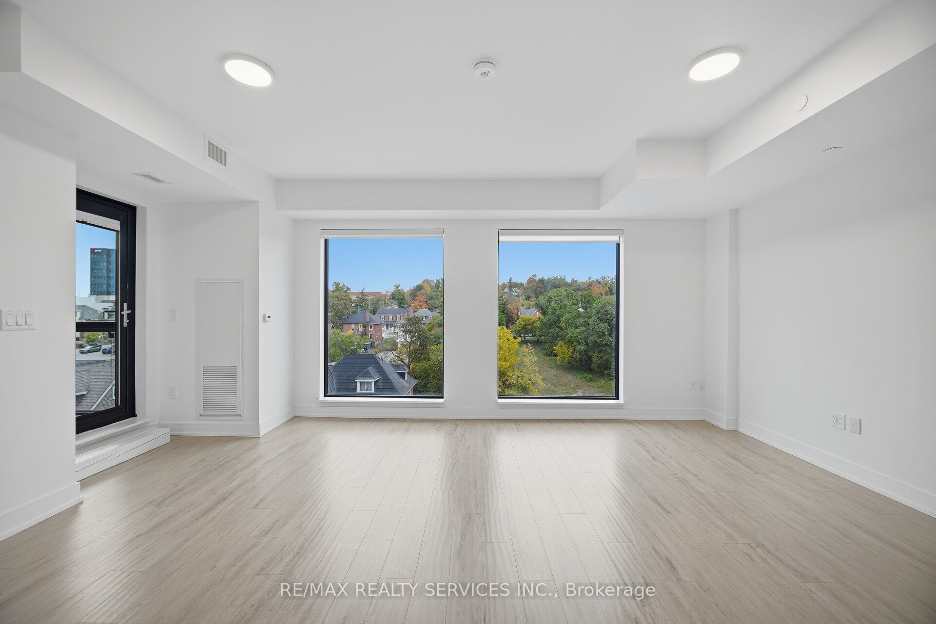185 Dunlop Street E 620 Property Photo 13