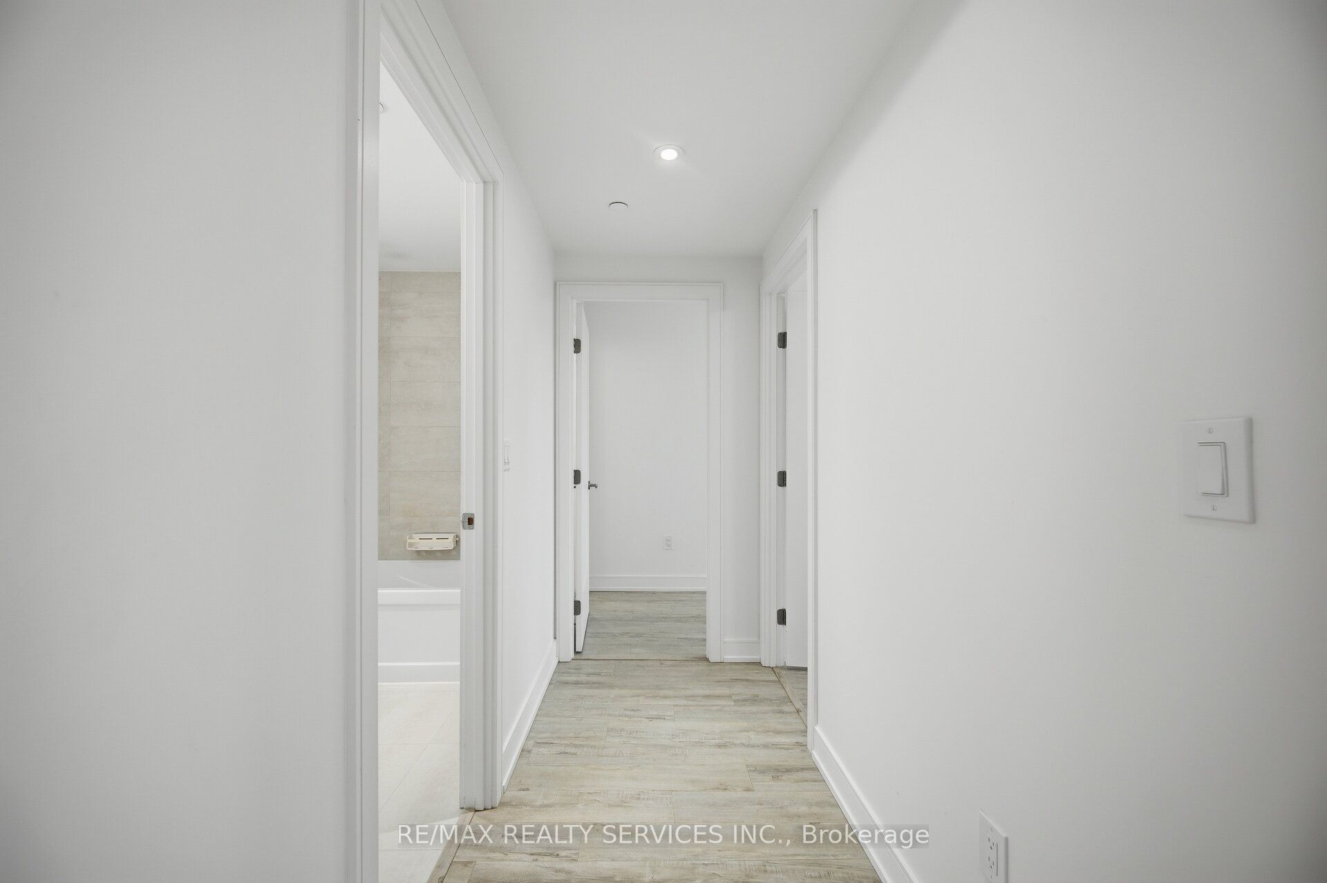 185 Dunlop Street E 620 Property Photo 17