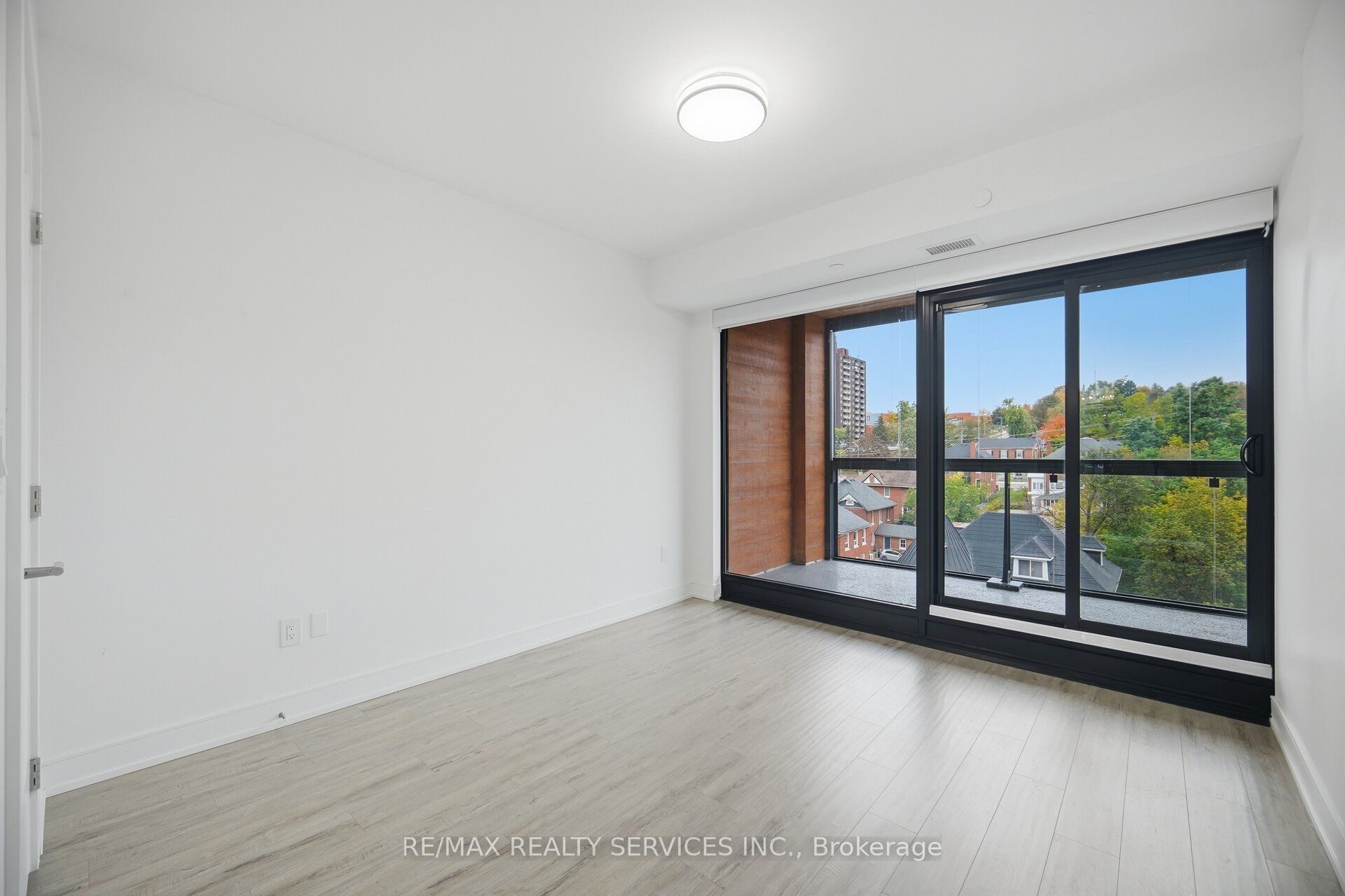 185 Dunlop Street E 620 Property Photo 18