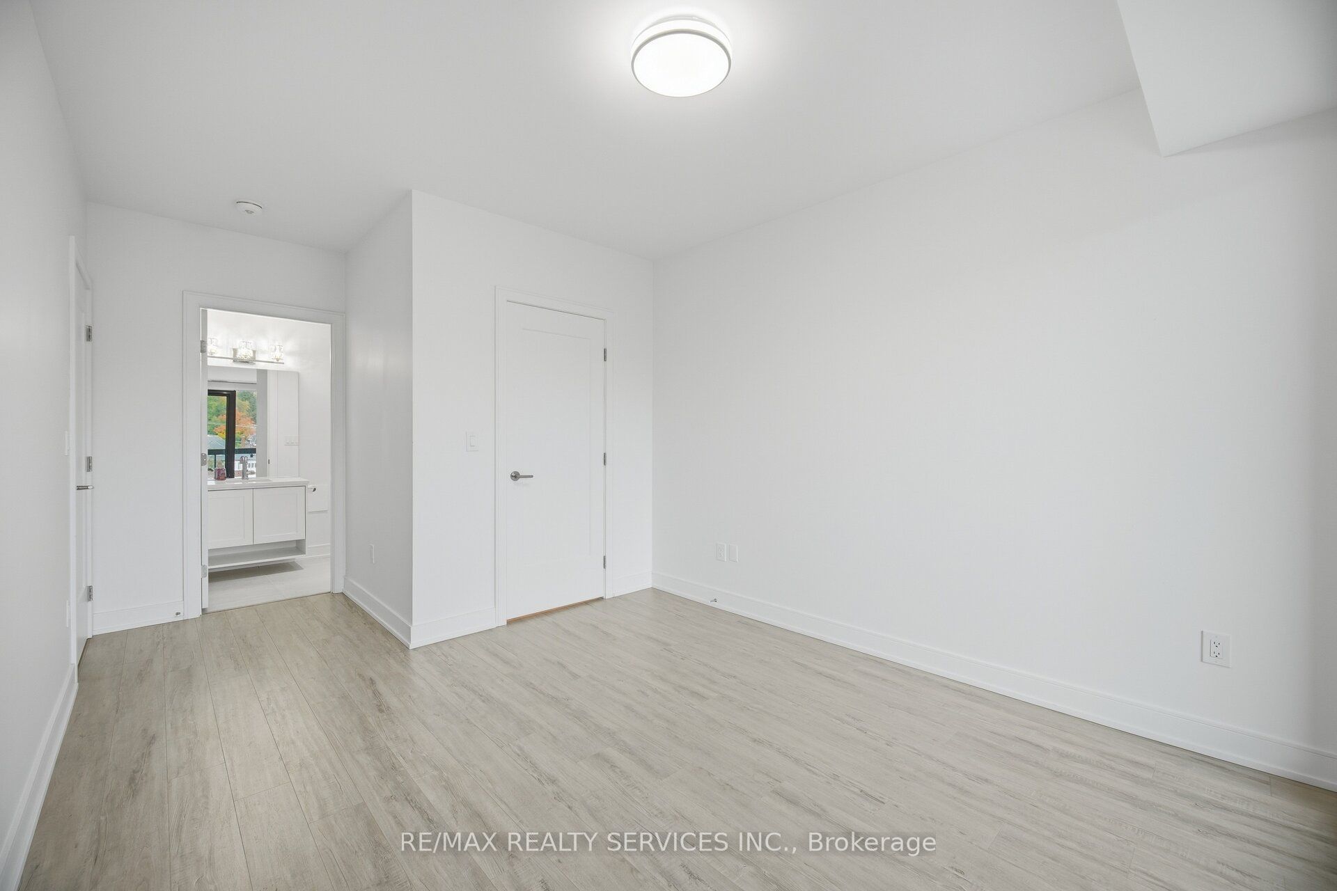 185 Dunlop Street E 620 Property Photo 20