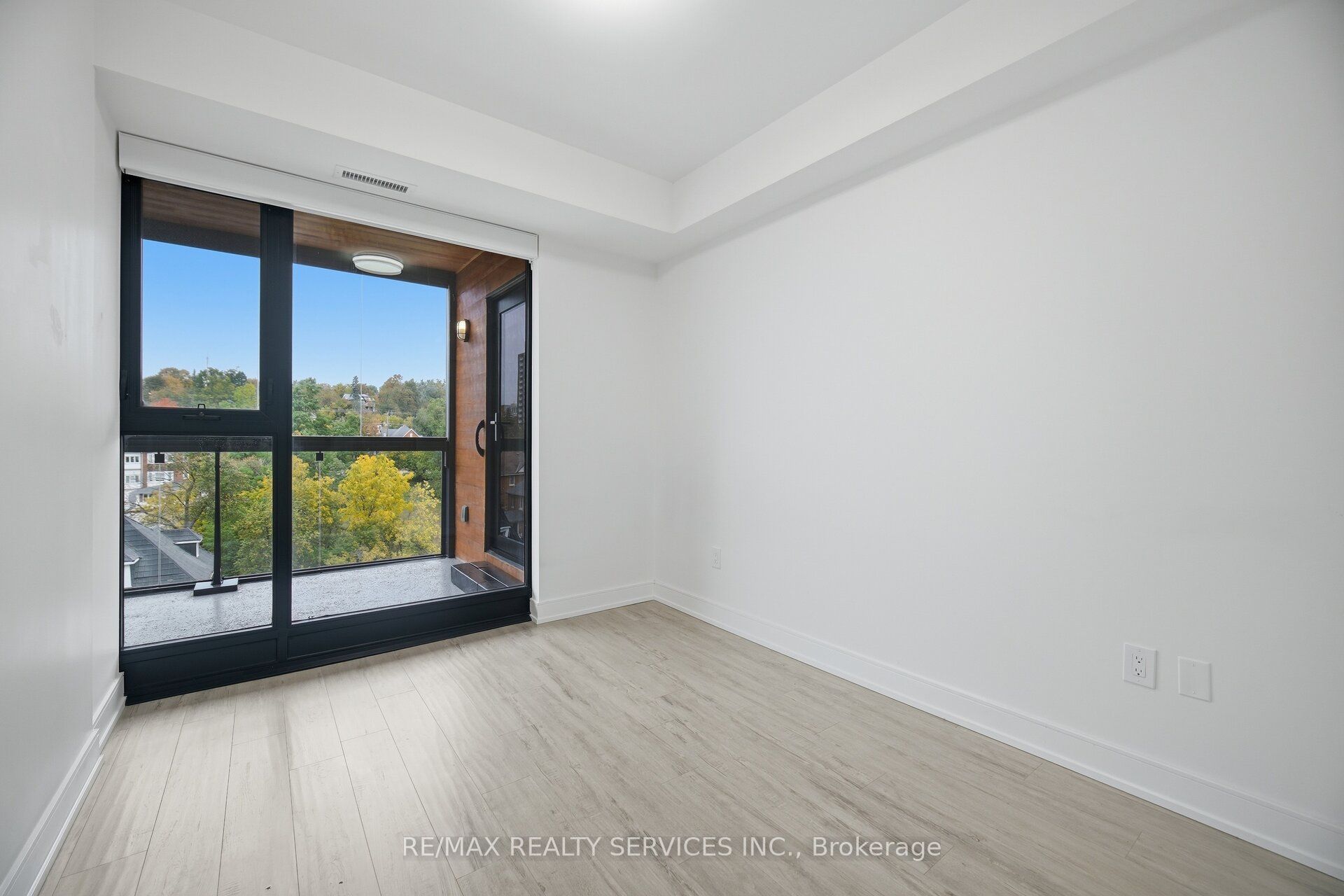 185 Dunlop Street E 620 Property Photo 23