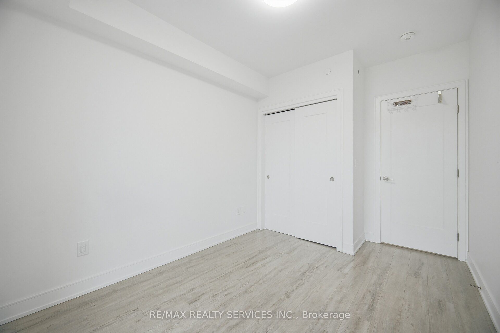 185 Dunlop Street E 620 Property Photo 24