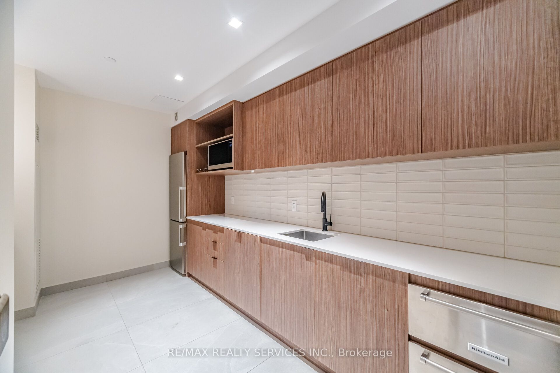 185 Dunlop Street E 620 Property Photo 43