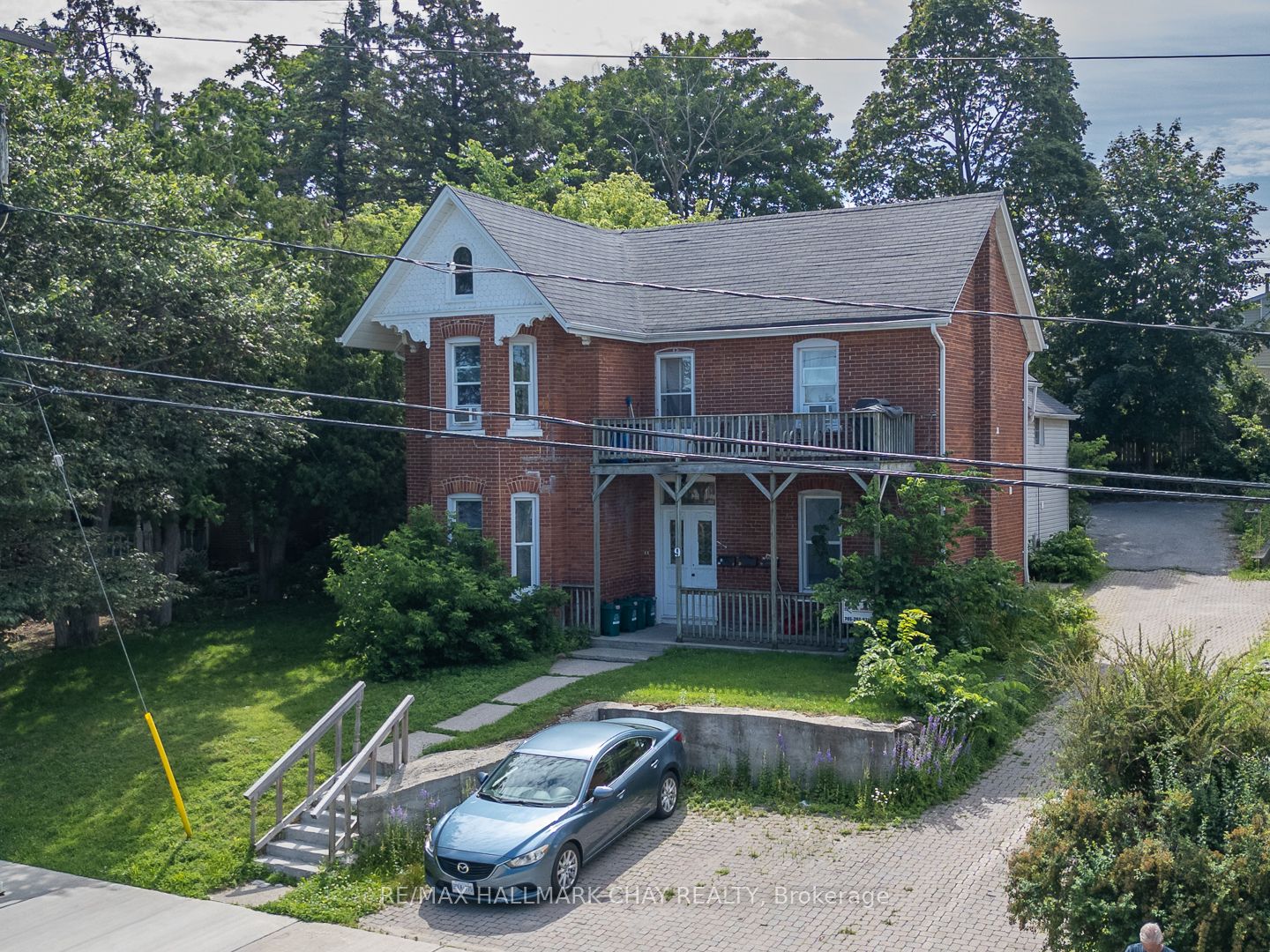 9 Penetang Street Property Photo 3