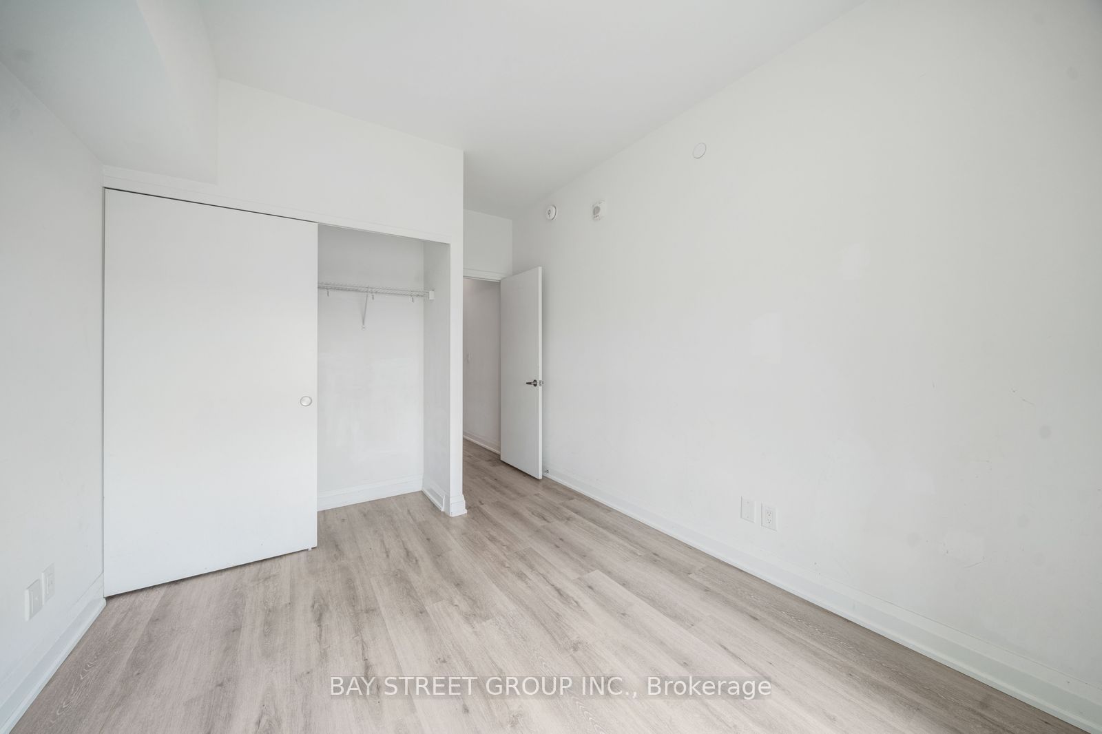 58 Lakeside Terrace 1011 Property Photo 29