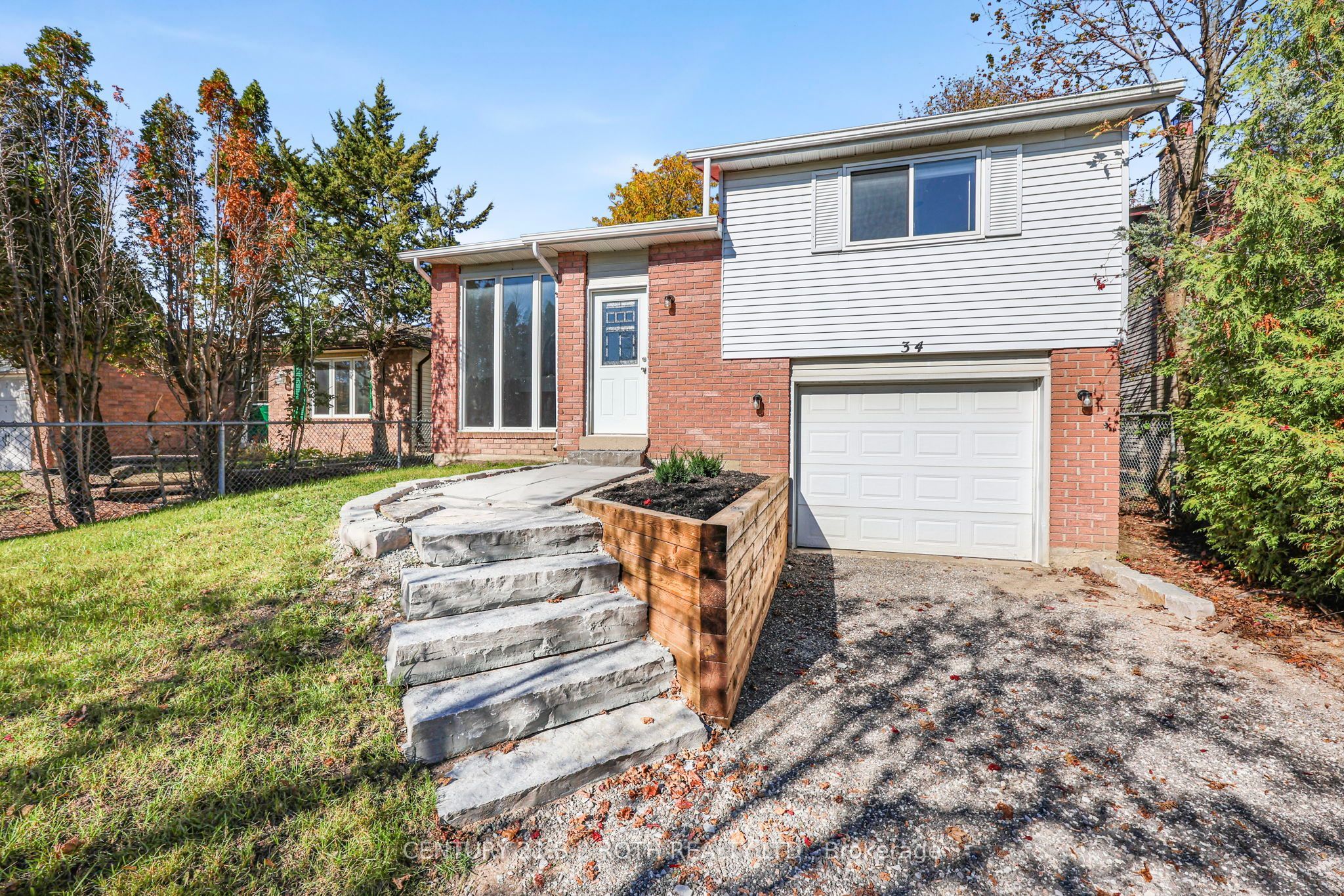 34 Hickling Trail Property Photo 1