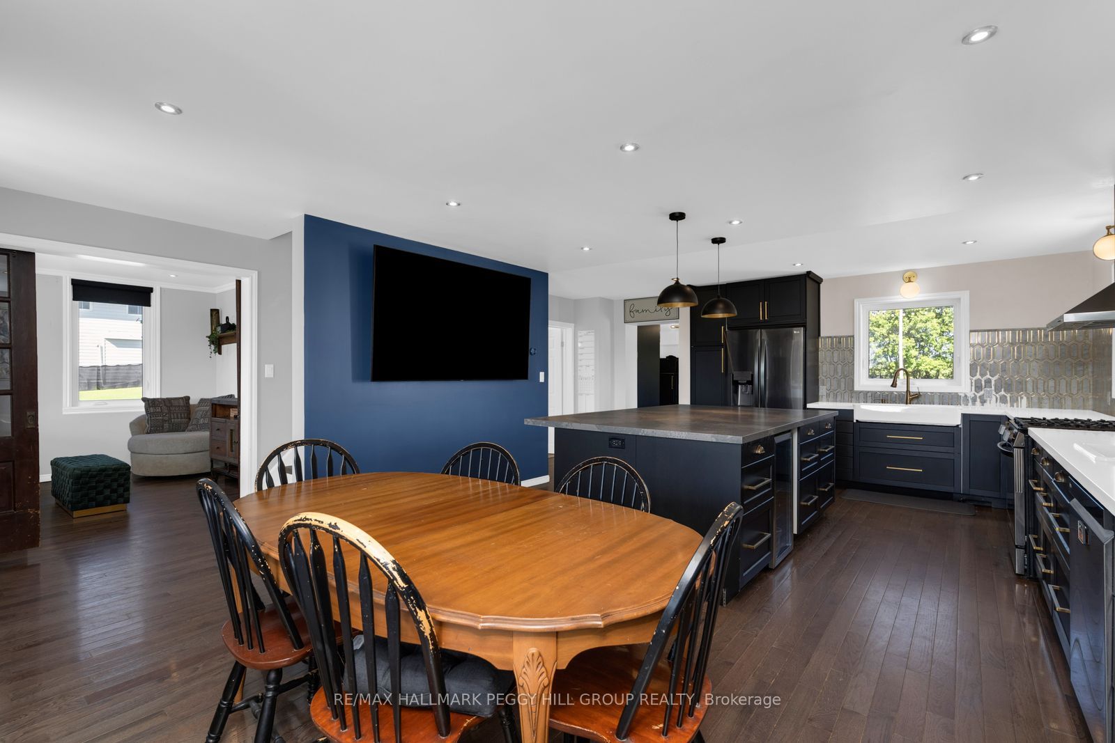 312 Lafontaine Road W Property Photo 8
