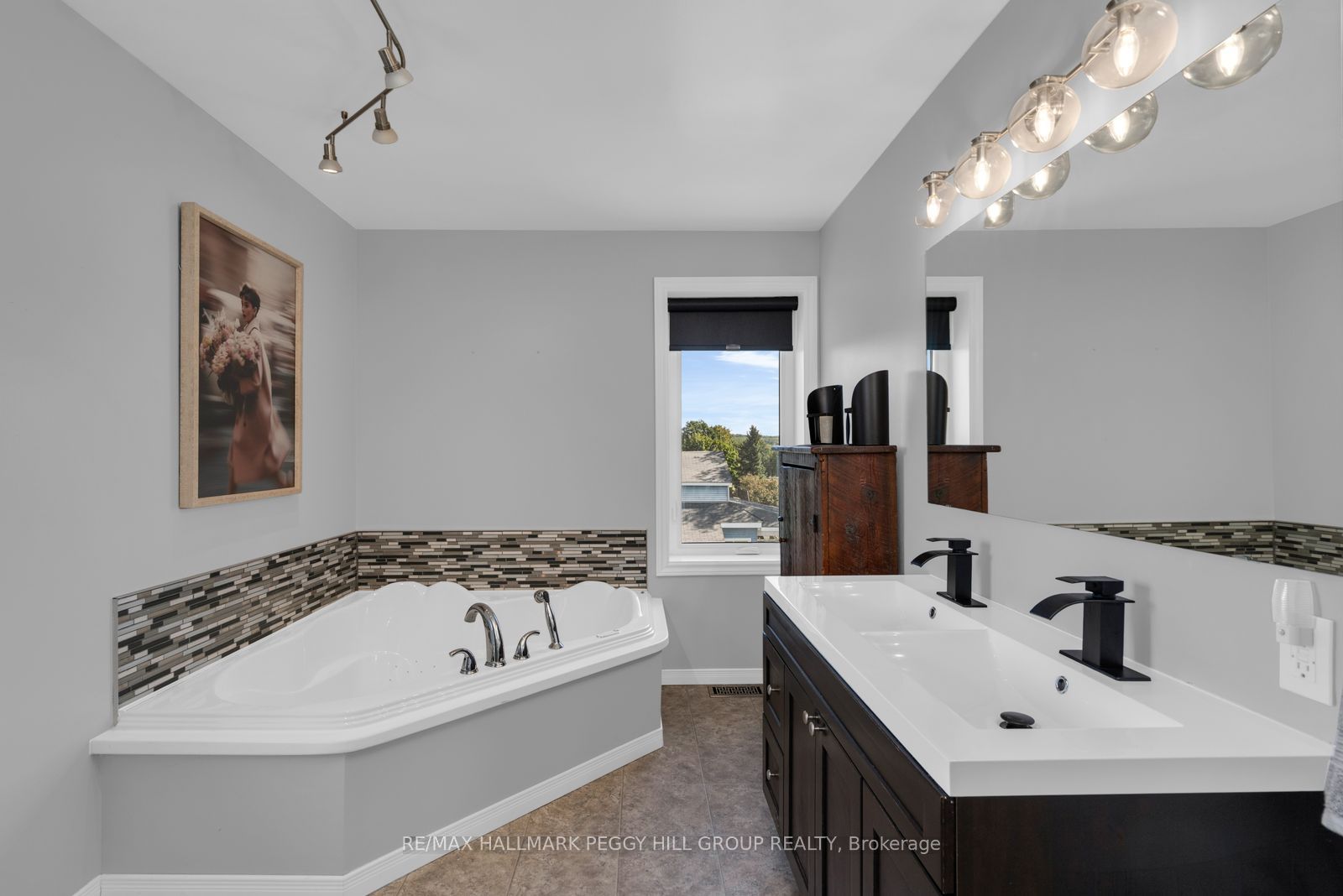 312 Lafontaine Road W Property Photo 14