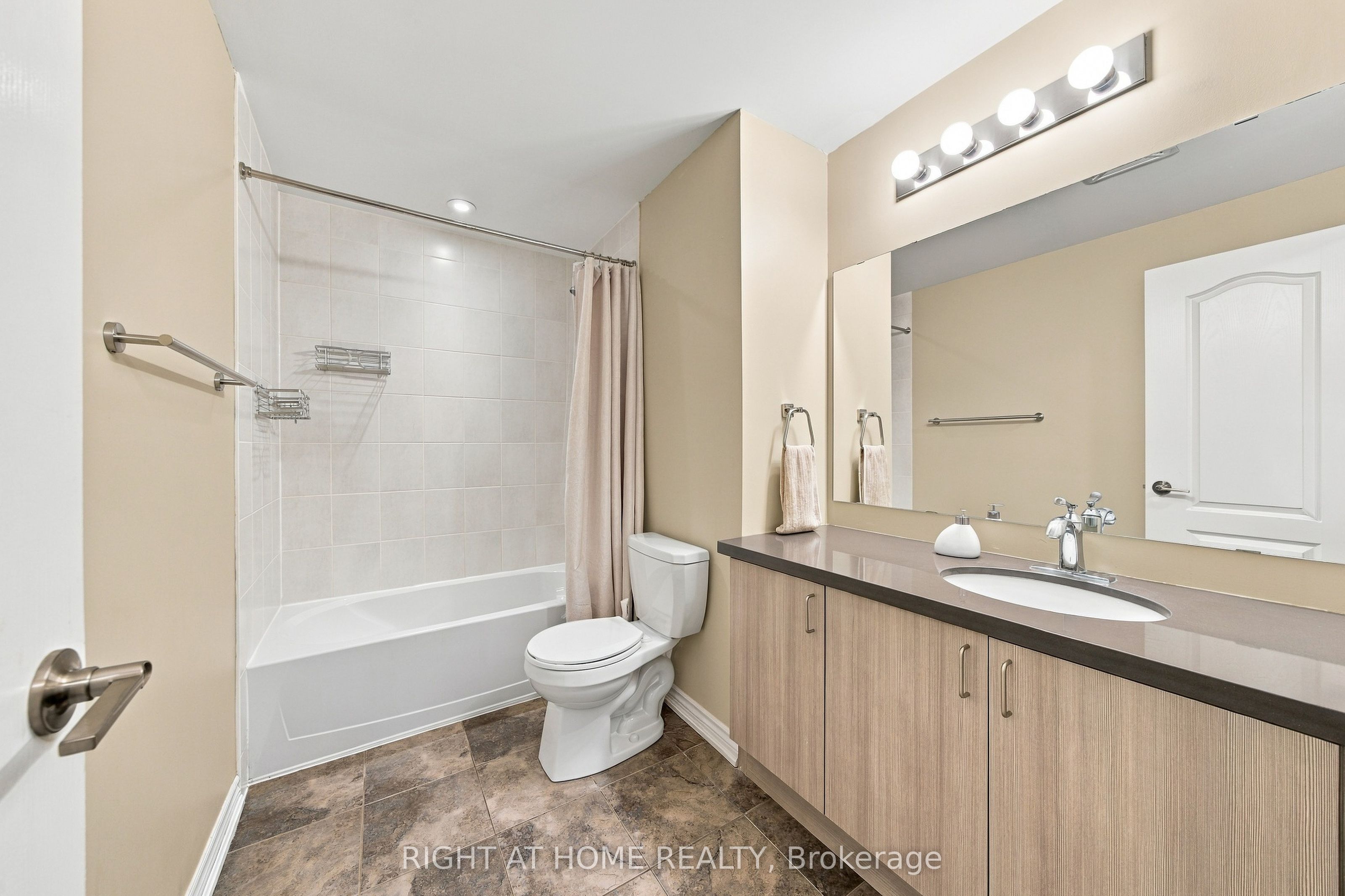 40 Ferndale Drive S 408 Property Photo 12