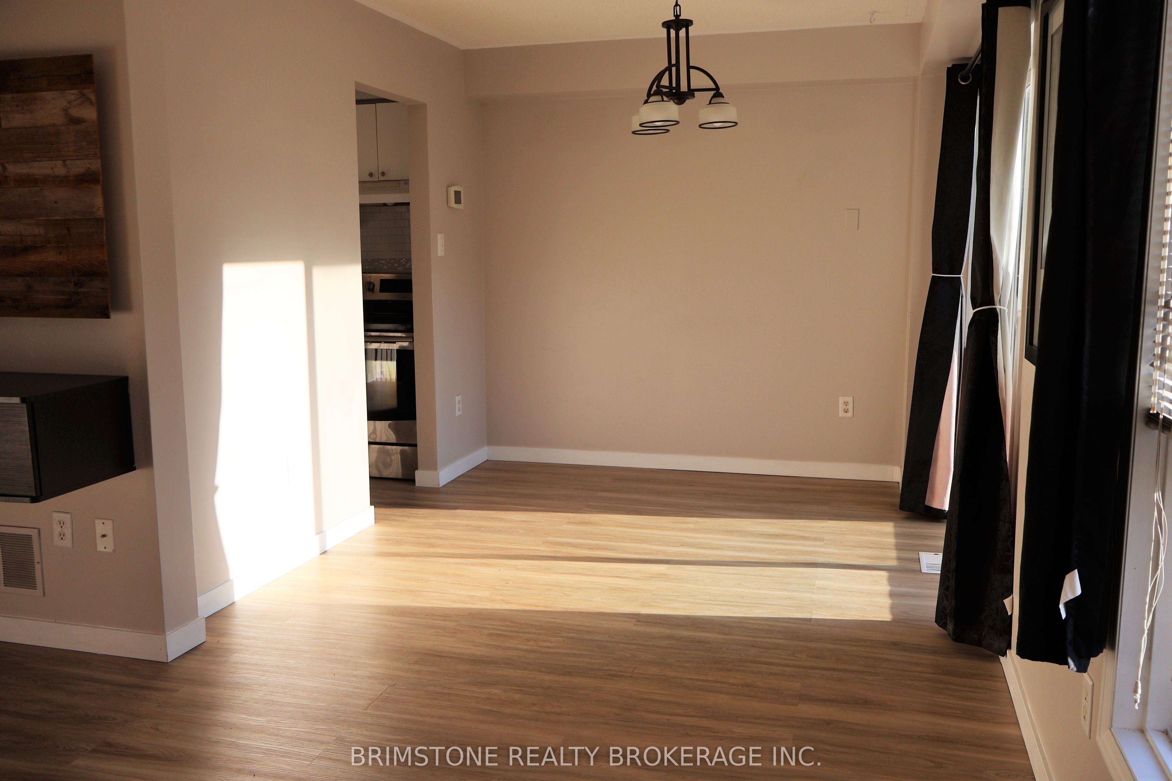 204 Pickett Crescent Property Photo 5