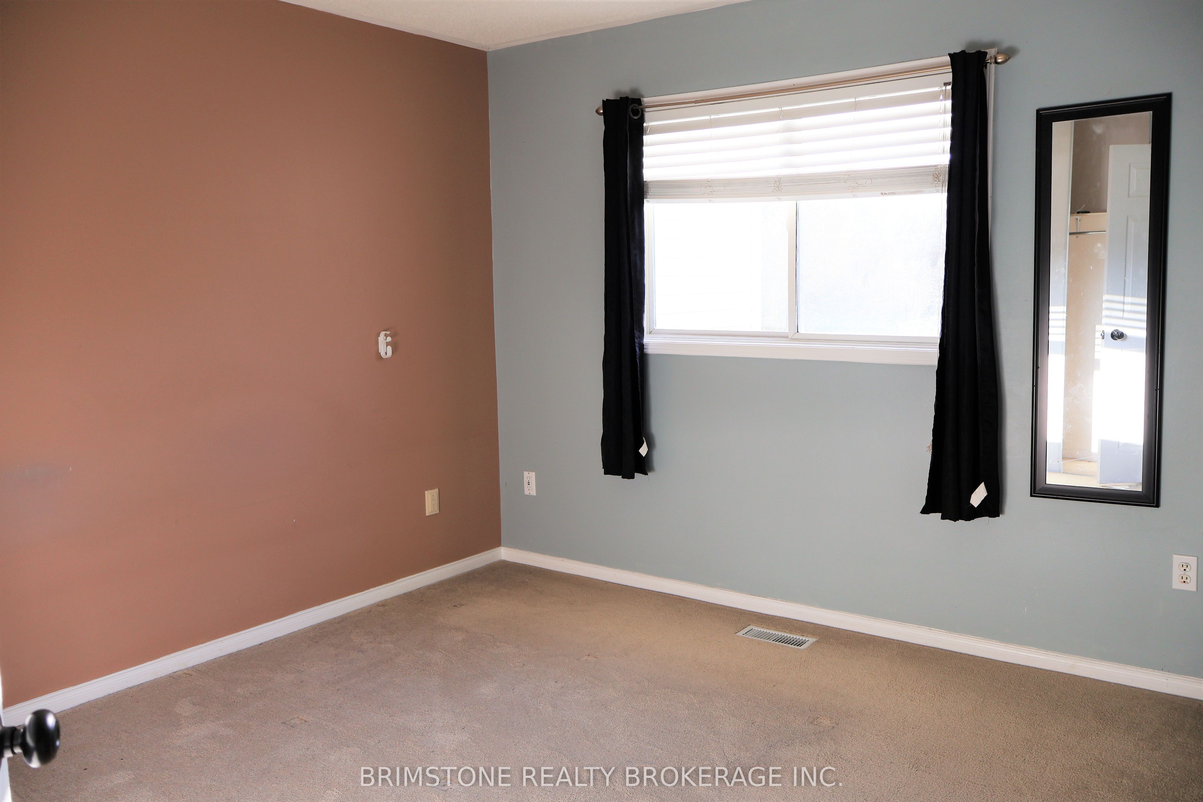 204 Pickett Crescent Property Photo 21