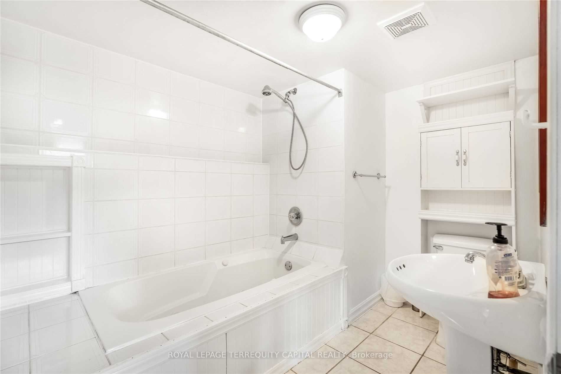 25 Whitehorn Crescent Lower Property Photo 8