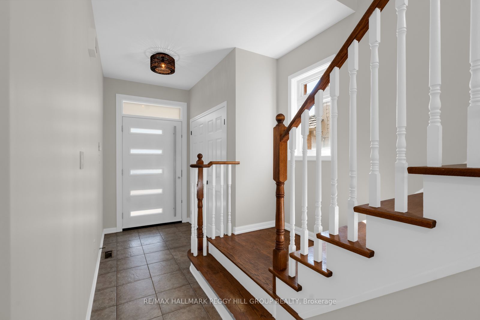 80 Monarchy Street Property Photo 4