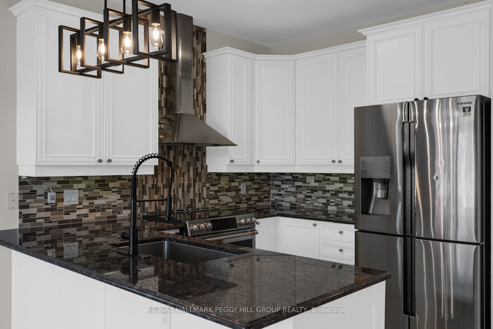 80 Monarchy Street Property Photo 6