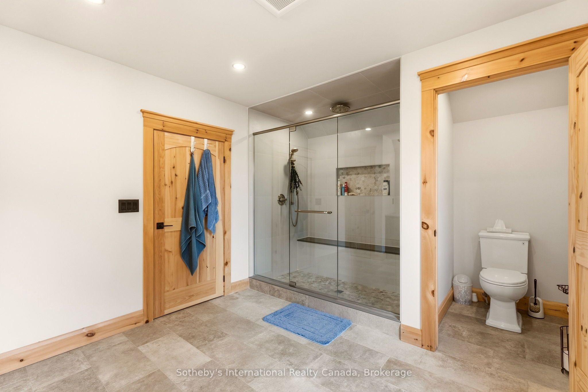 1935 Mcleod Drive Property Photo 24