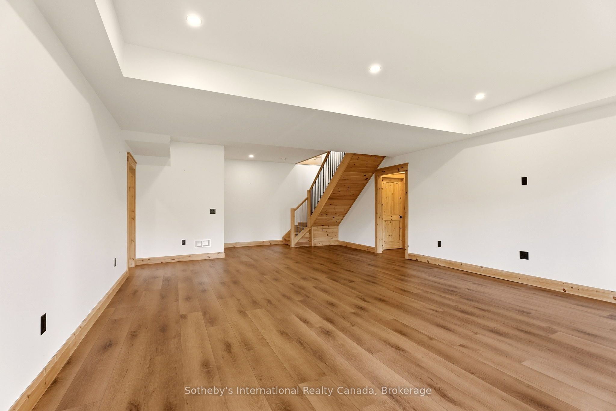 1935 Mcleod Drive Property Photo 27