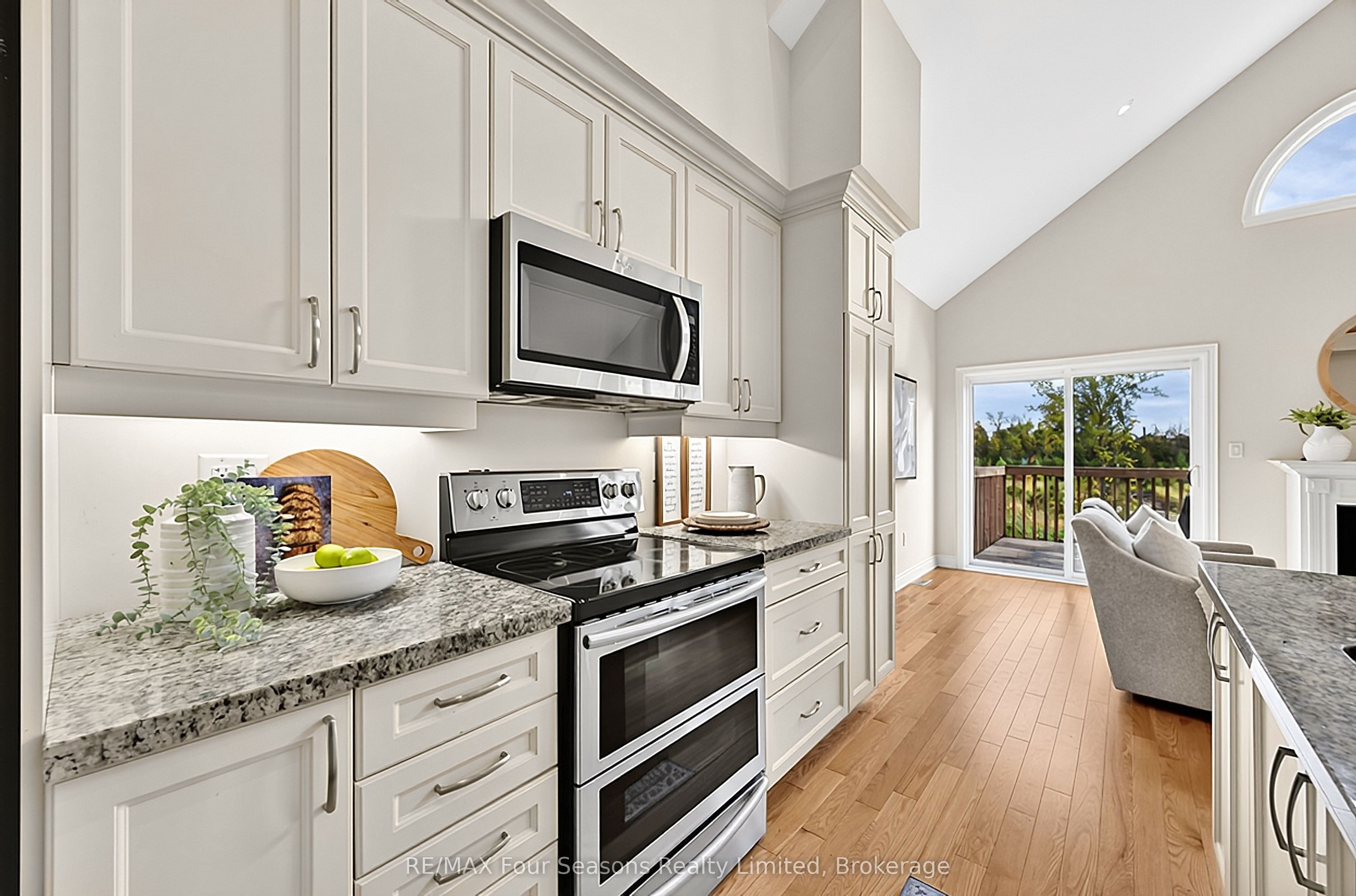 100 Kari Crescent Property Photo 14