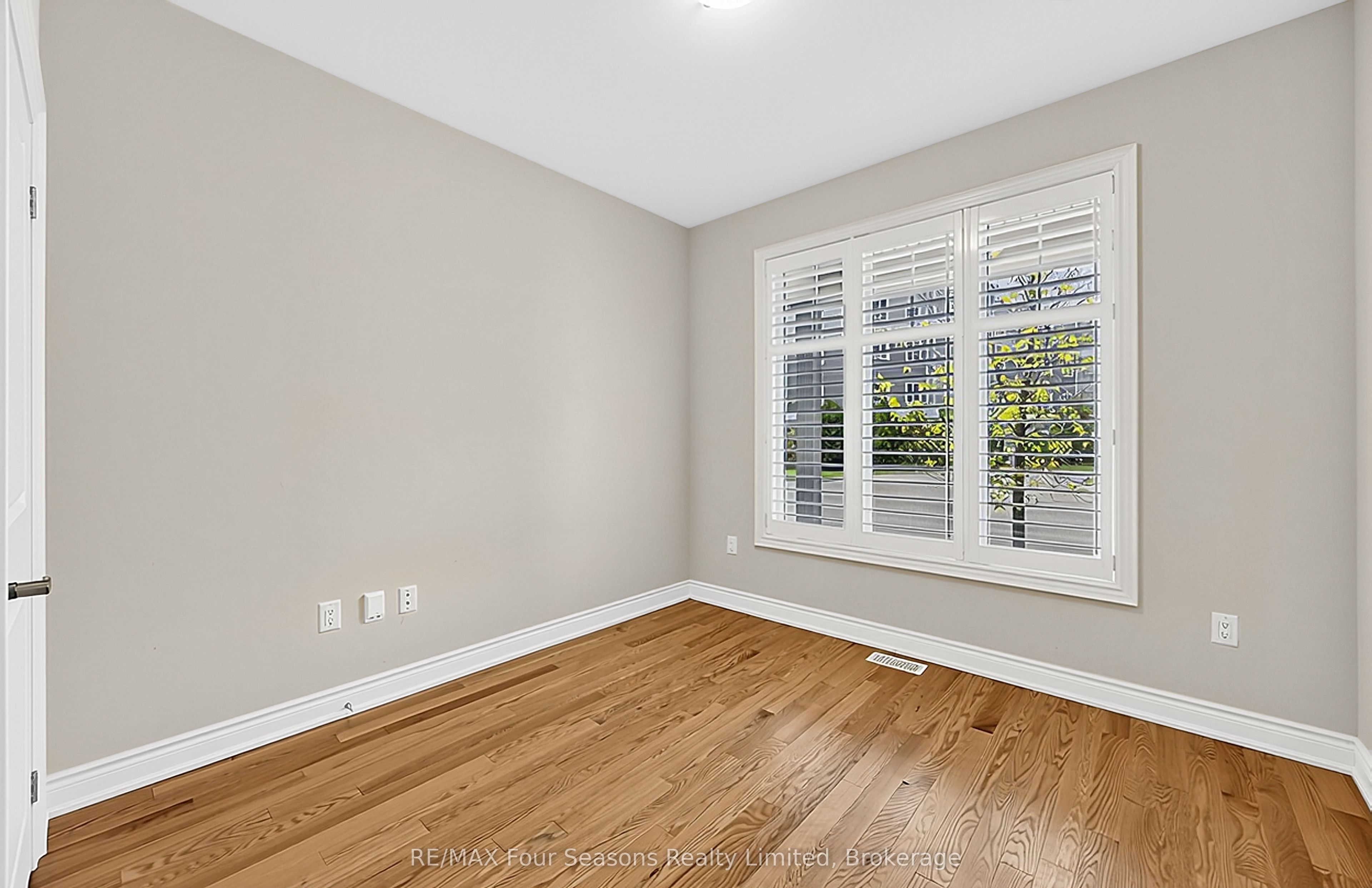 100 Kari Crescent Property Photo 20