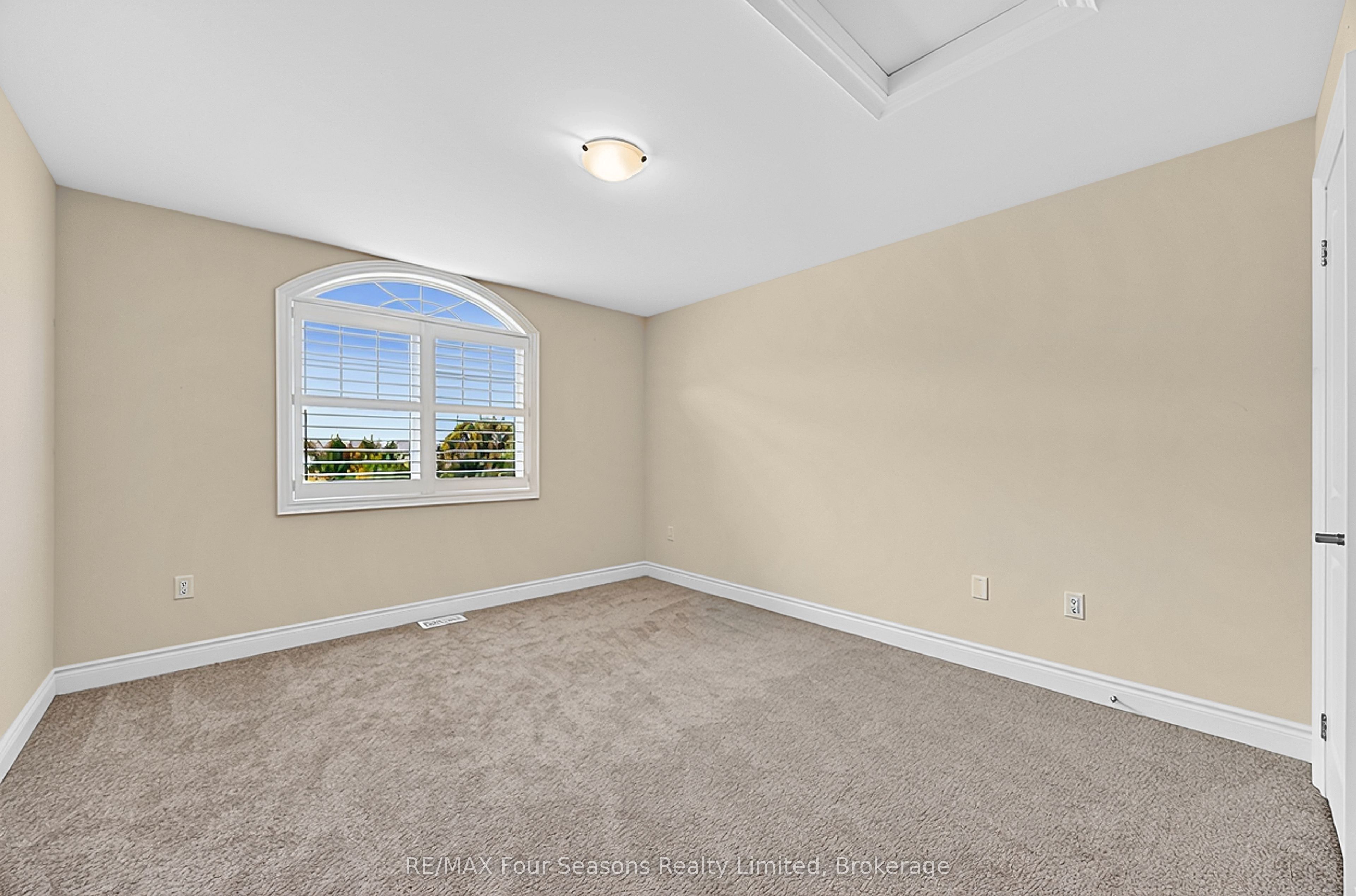 100 Kari Crescent Property Photo 25