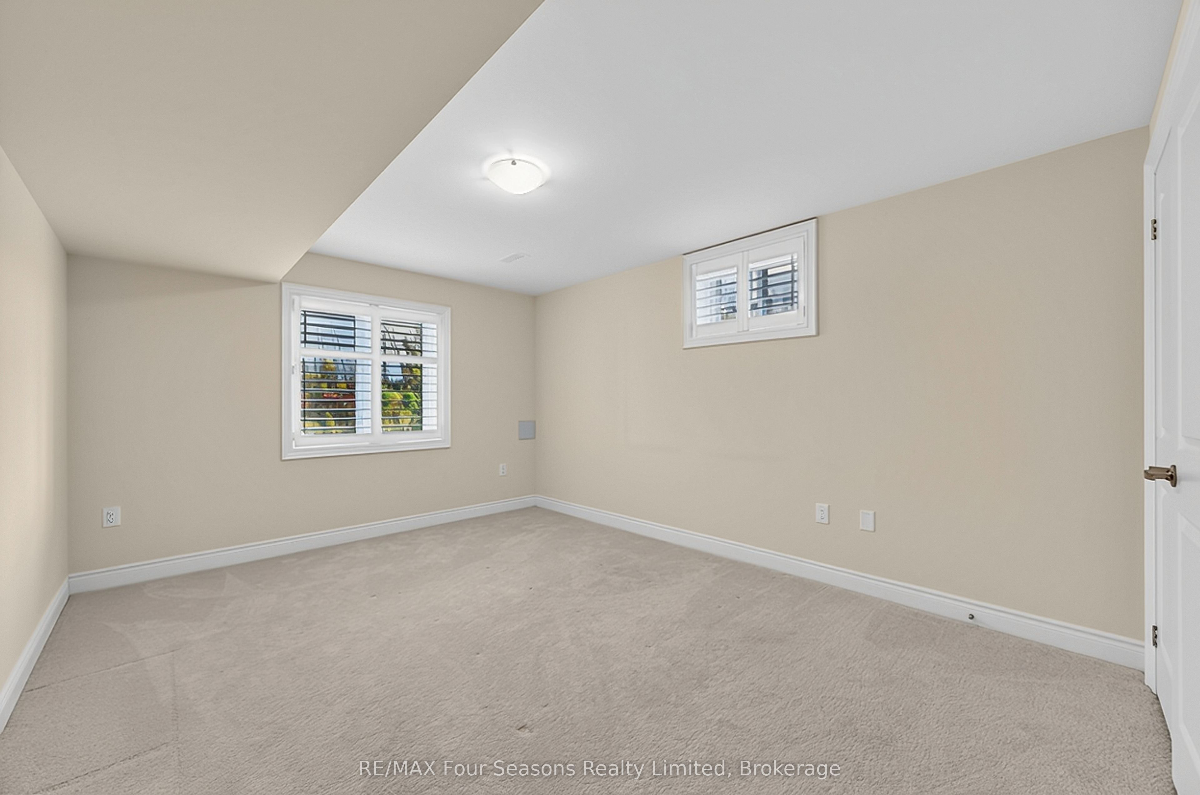 100 Kari Crescent Property Photo 31
